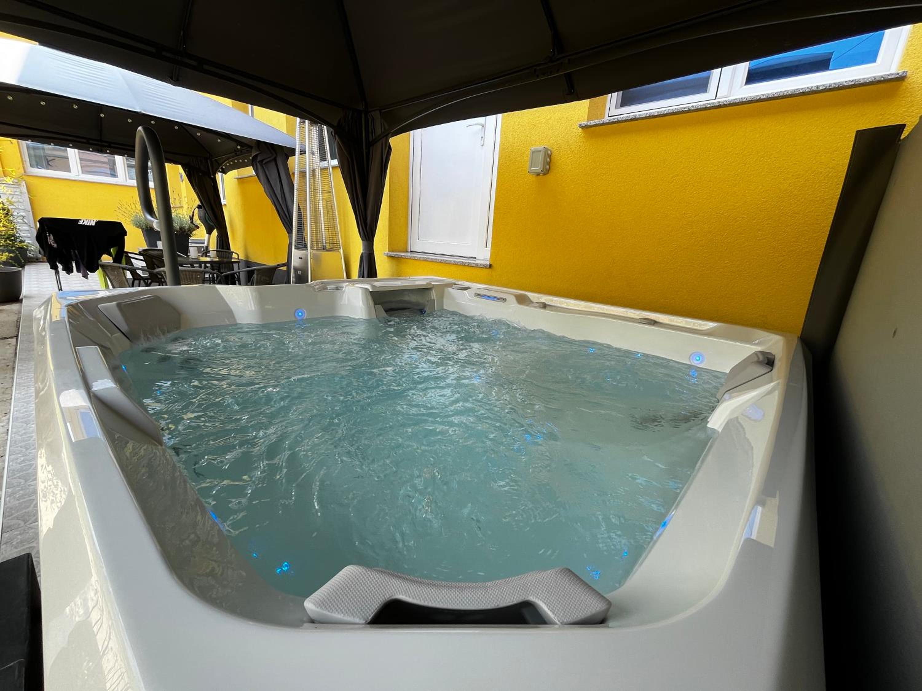 Deluxe Suite with Spa Bath photo 3