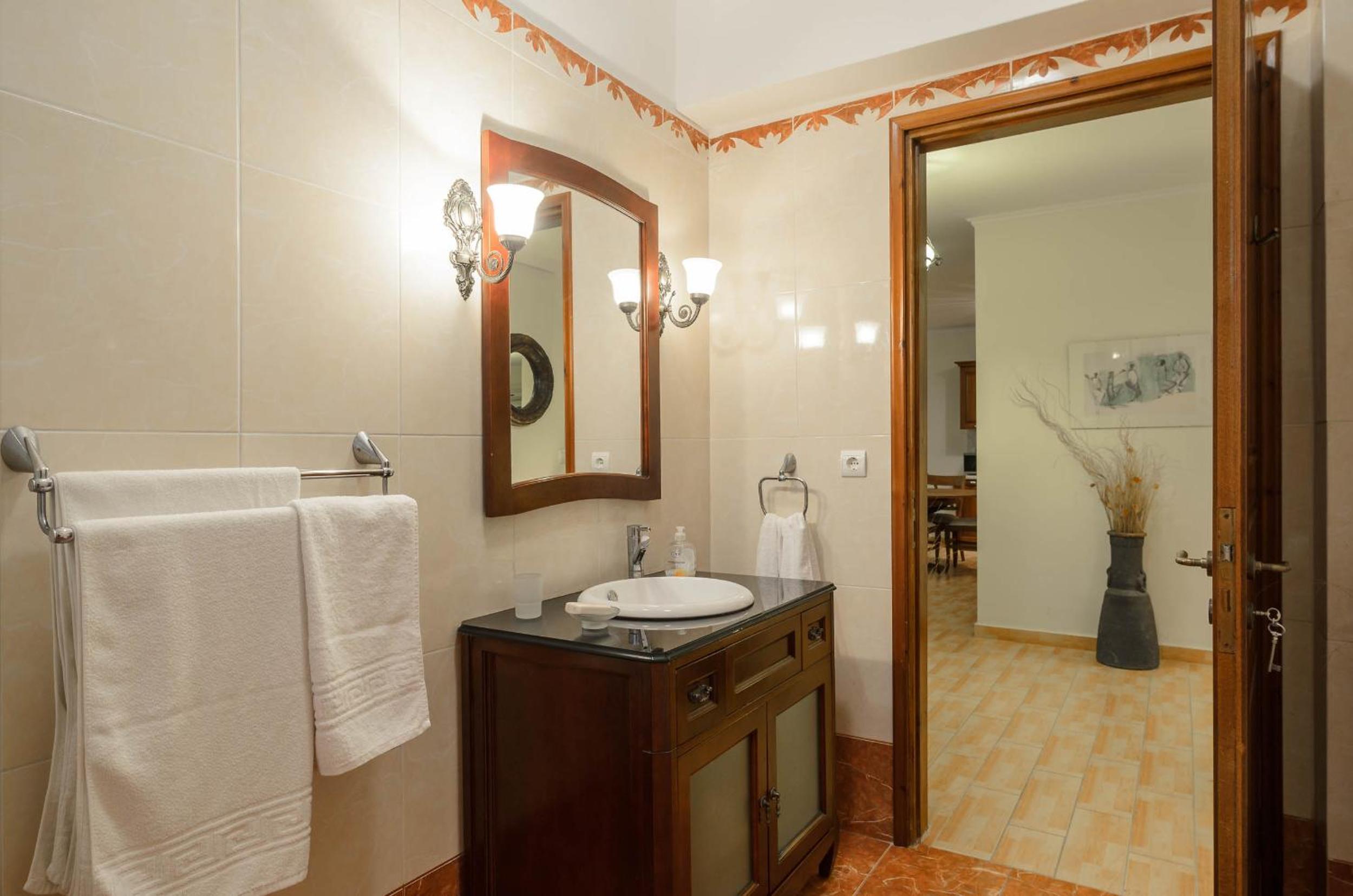 Three-Bedroom Apartment with Sea View photo 3