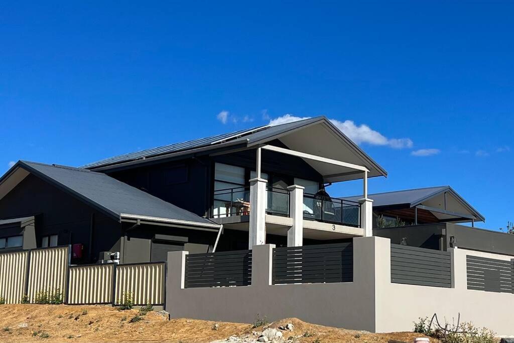 Four-Bedroom House photo 2