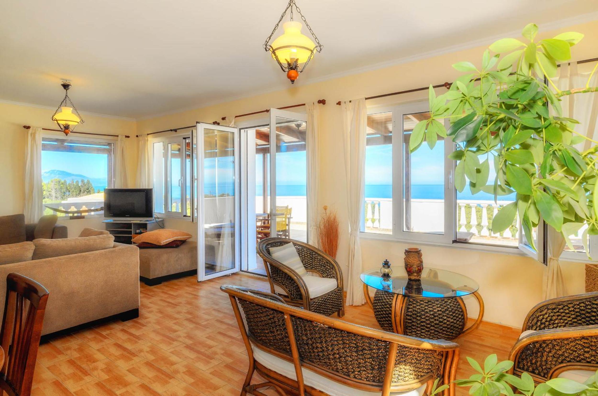 Three-Bedroom Apartment with Sea View photo 2