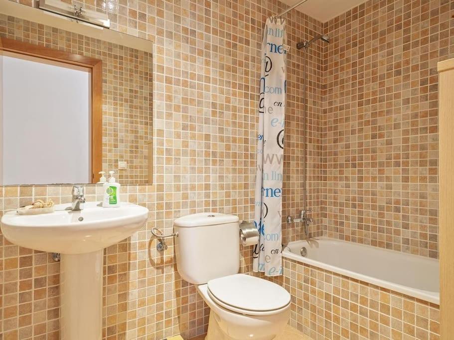 Three-Bedroom Apartment photo 3