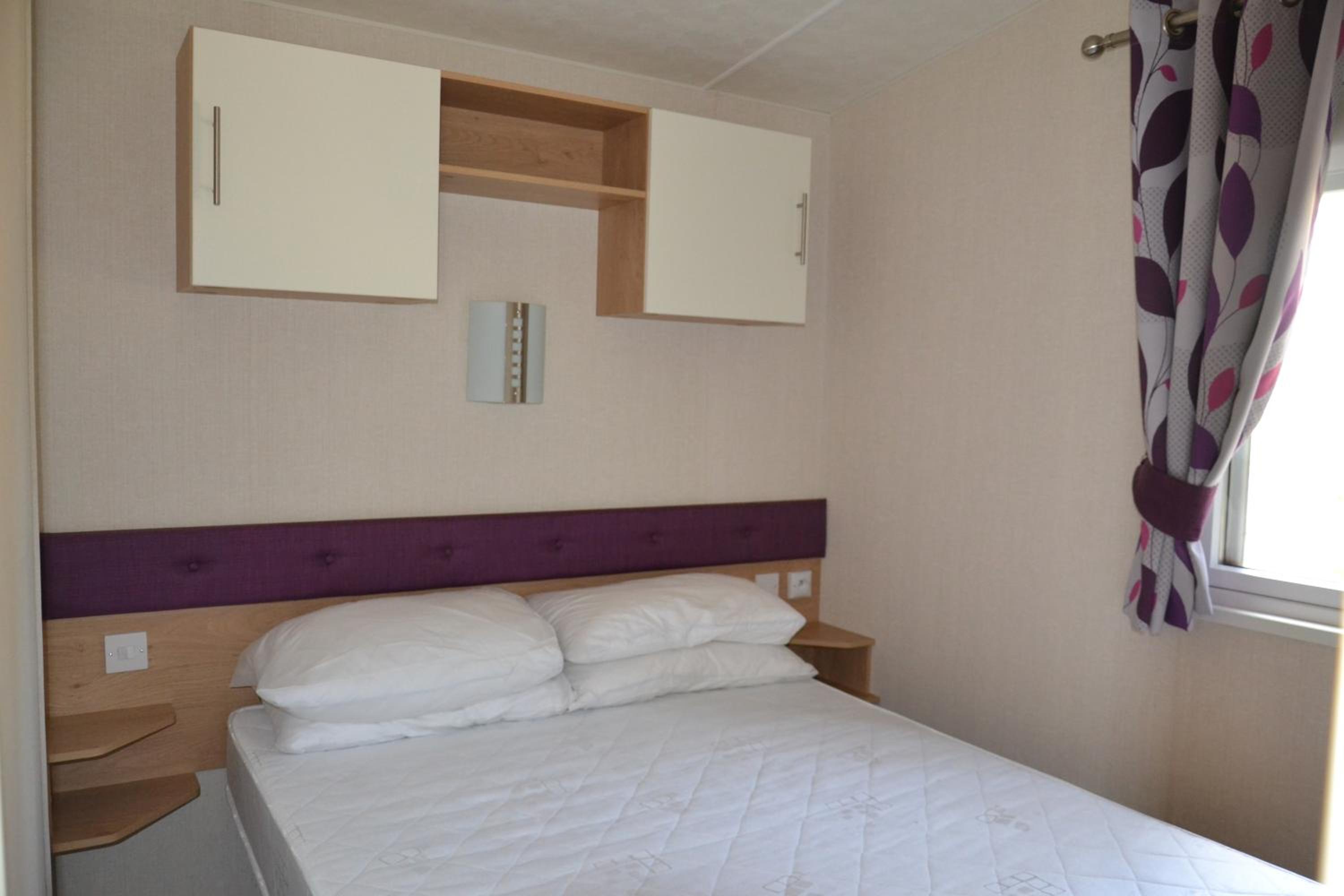 Prestige 3-Bedroom Mobile Home photo 2