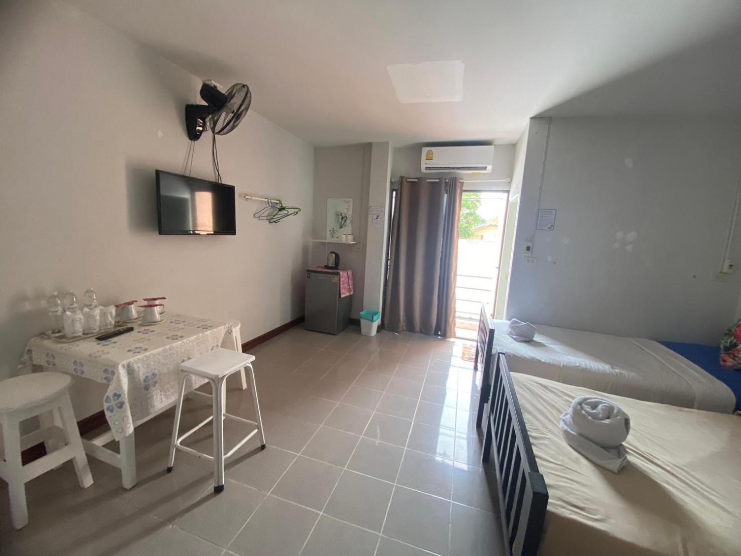 Triple Room with Private Bathroom photo 2