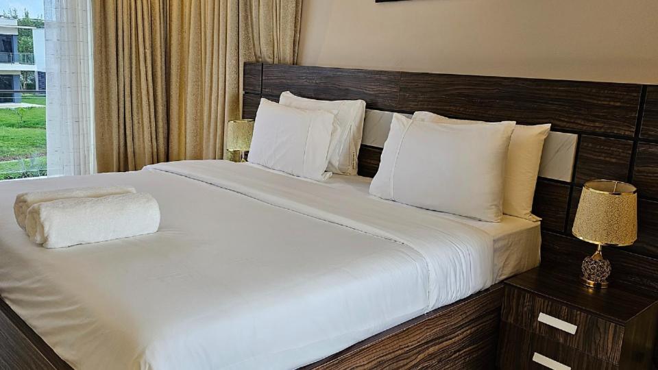 One-Bedroom Apartment - Photo 1