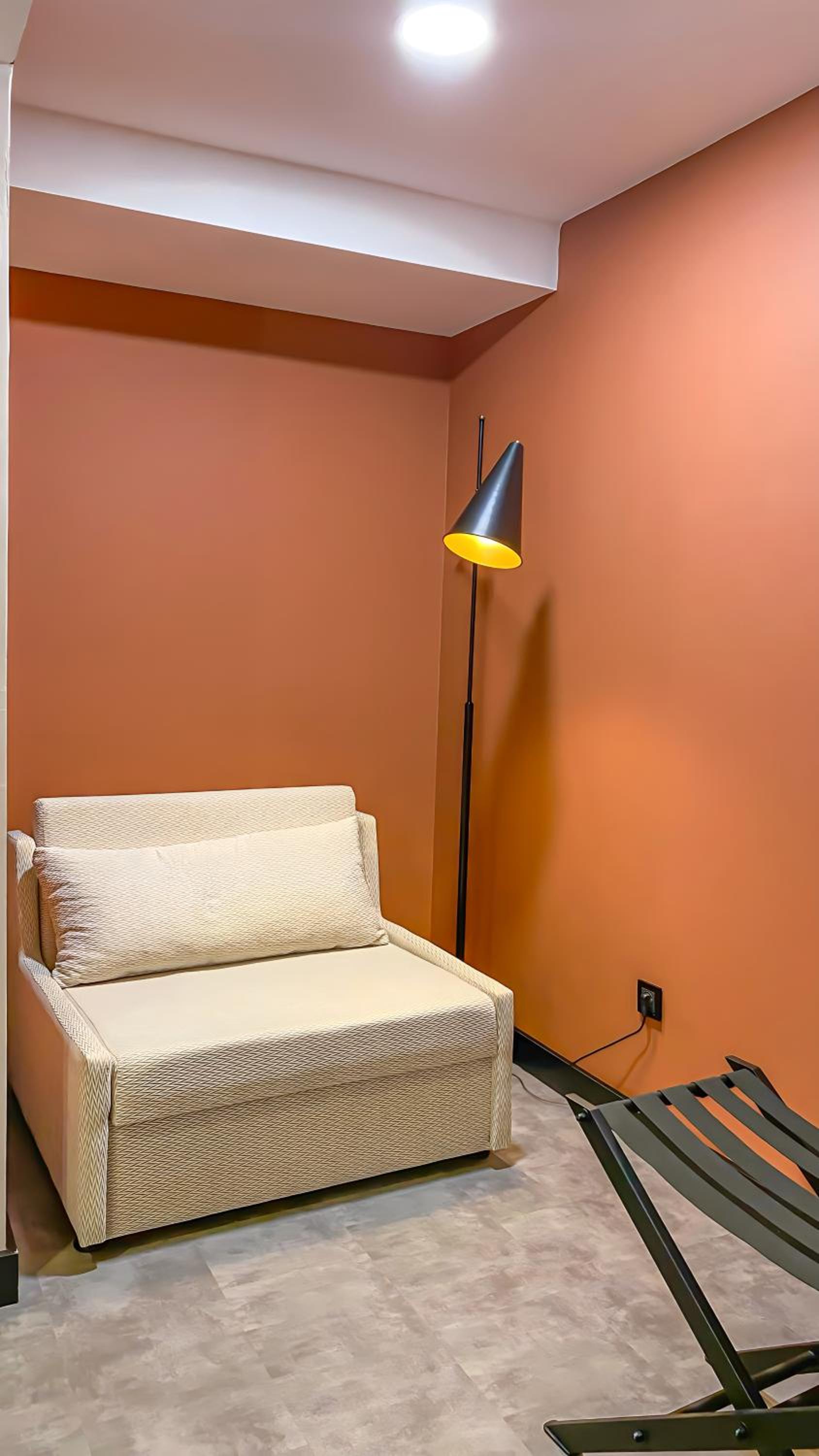 Deluxe King Suite with Sofa Bed - Non-Smoking - Photo 5