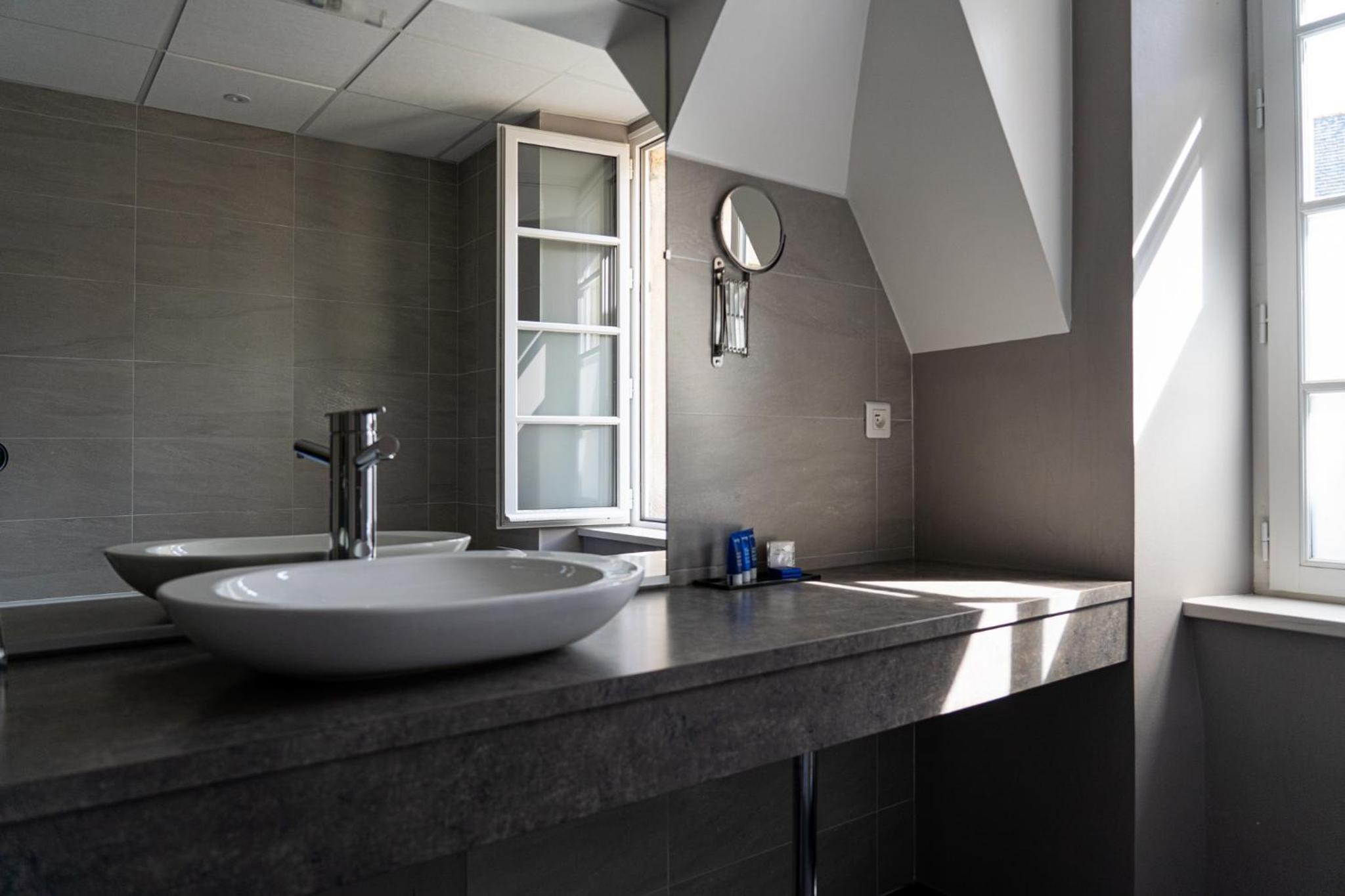King Suite - Photo 2