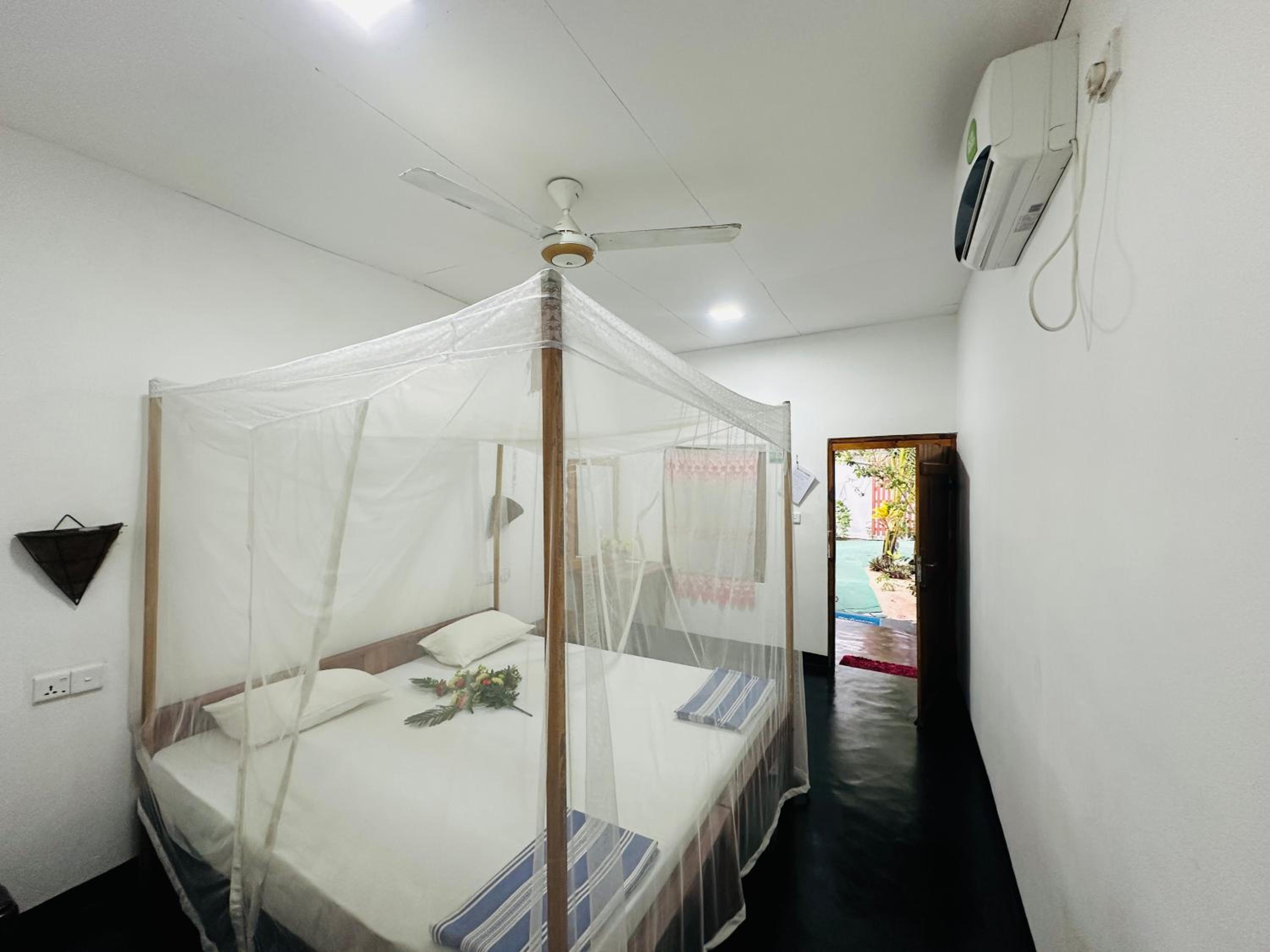 Deluxe Double Room with Balcony photo 3