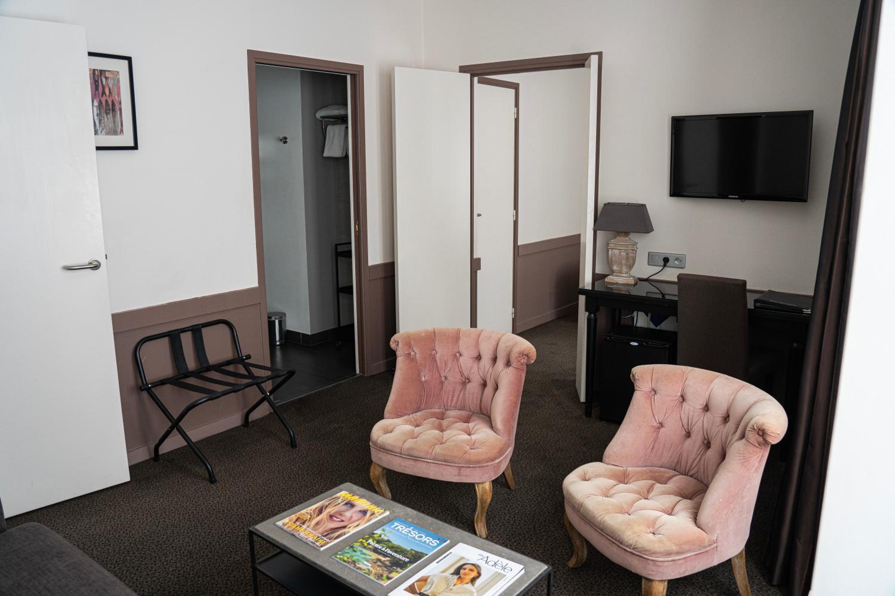Suite - Photo 5