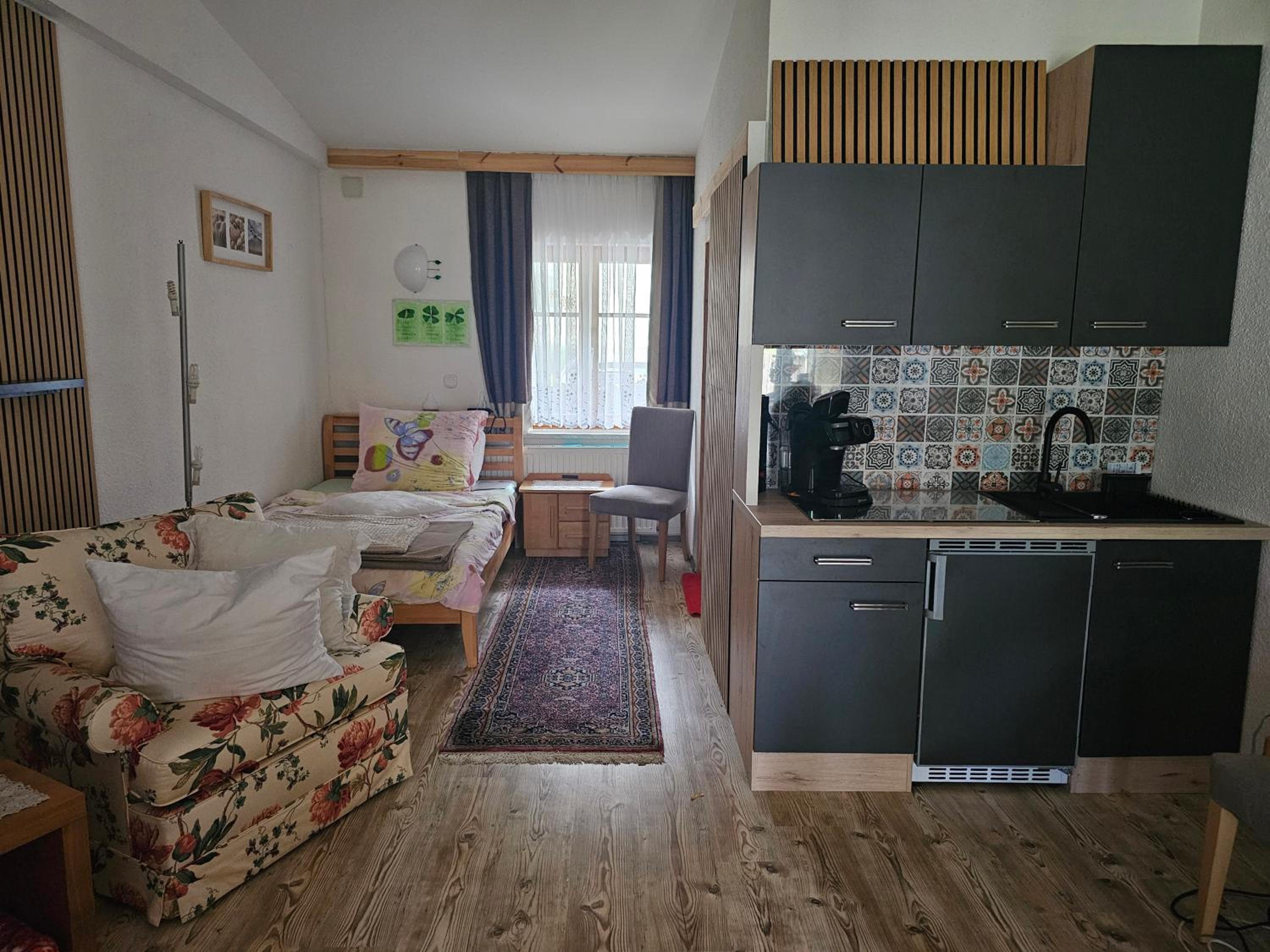 One-Bedroom Apartment photo 1