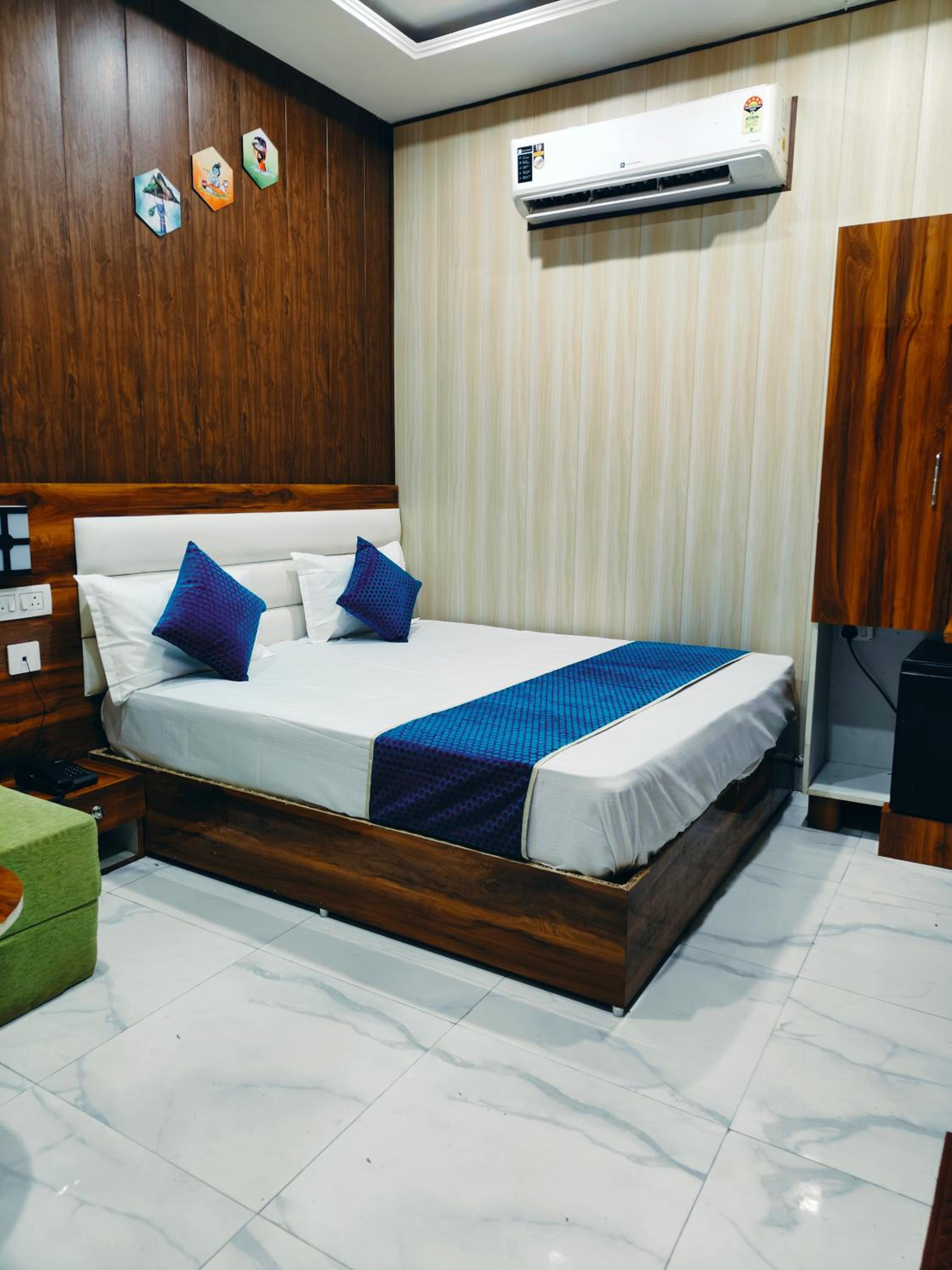 Deluxe Double Room With Shower photo 3