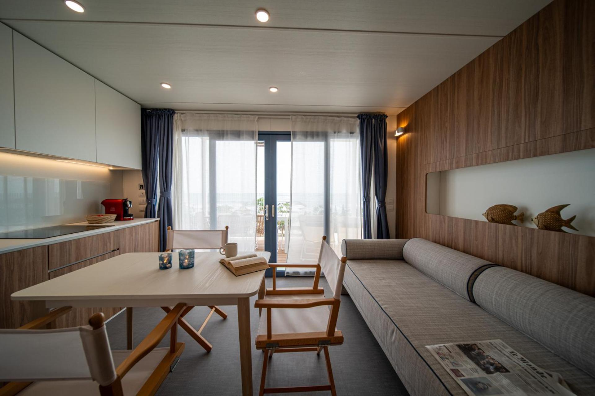 Mobile Home photo 1