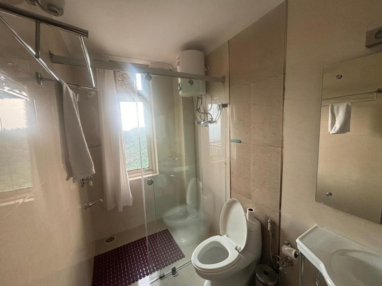 Double Room with Balcony - Photo 4