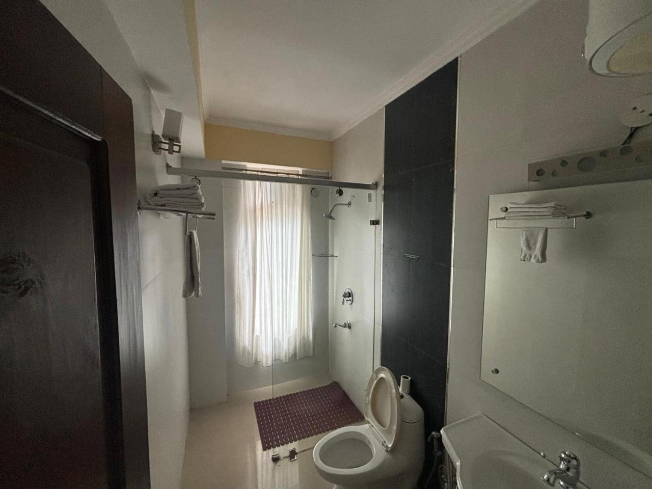 Double Room with Balcony - Photo 3