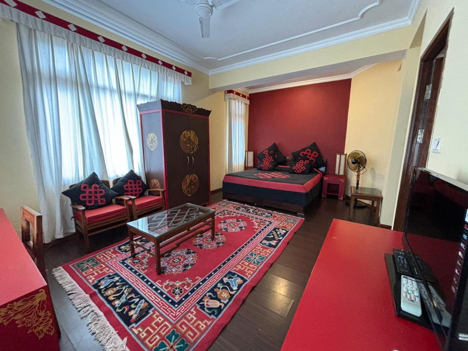 Double Room with Balcony - Photo 13