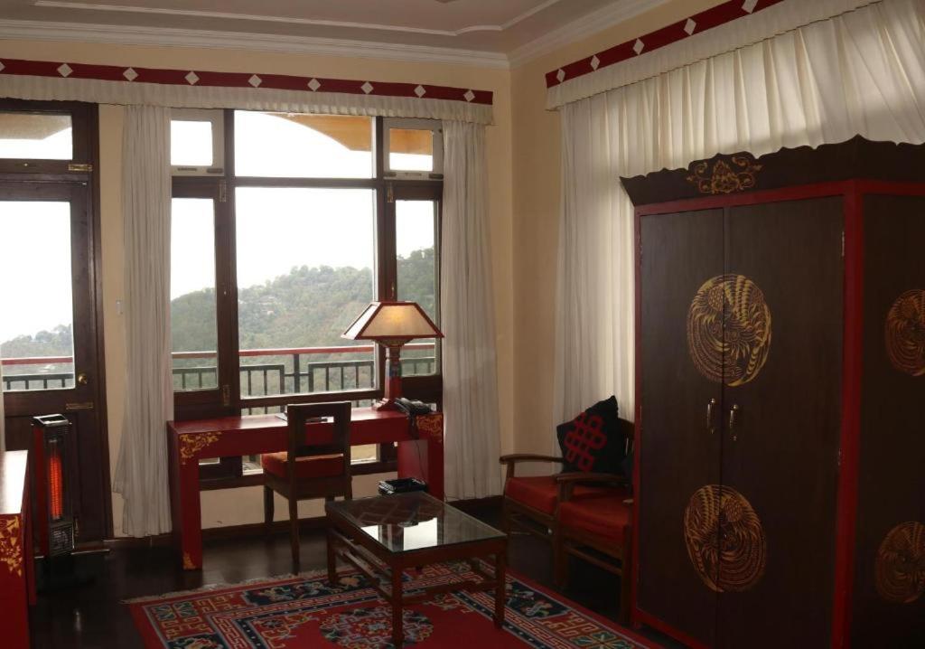 Double Room with Balcony - Photo 12