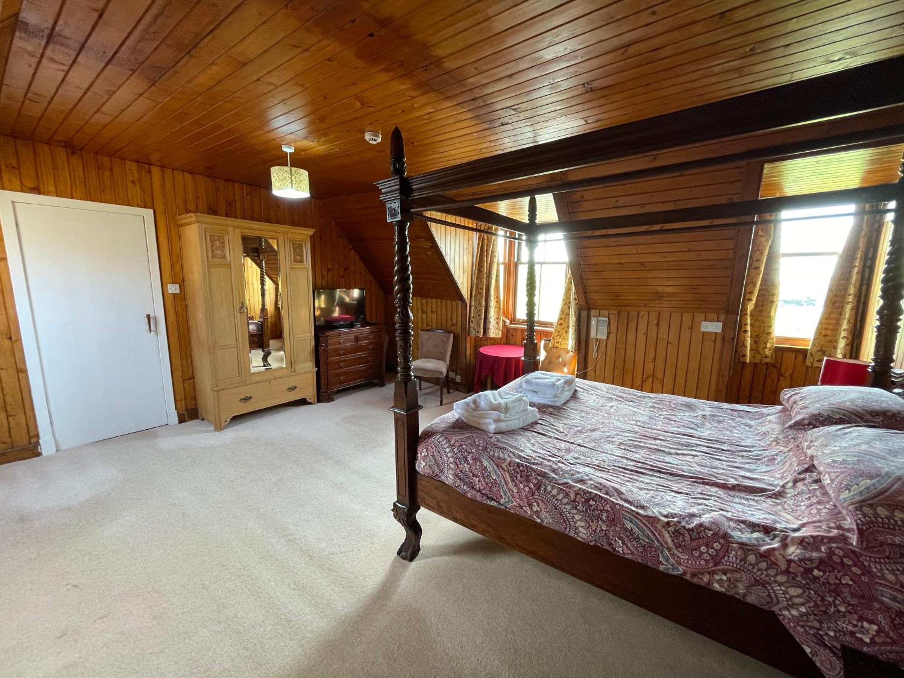 Deluxe Double Room with Side Sea View - Photo 1