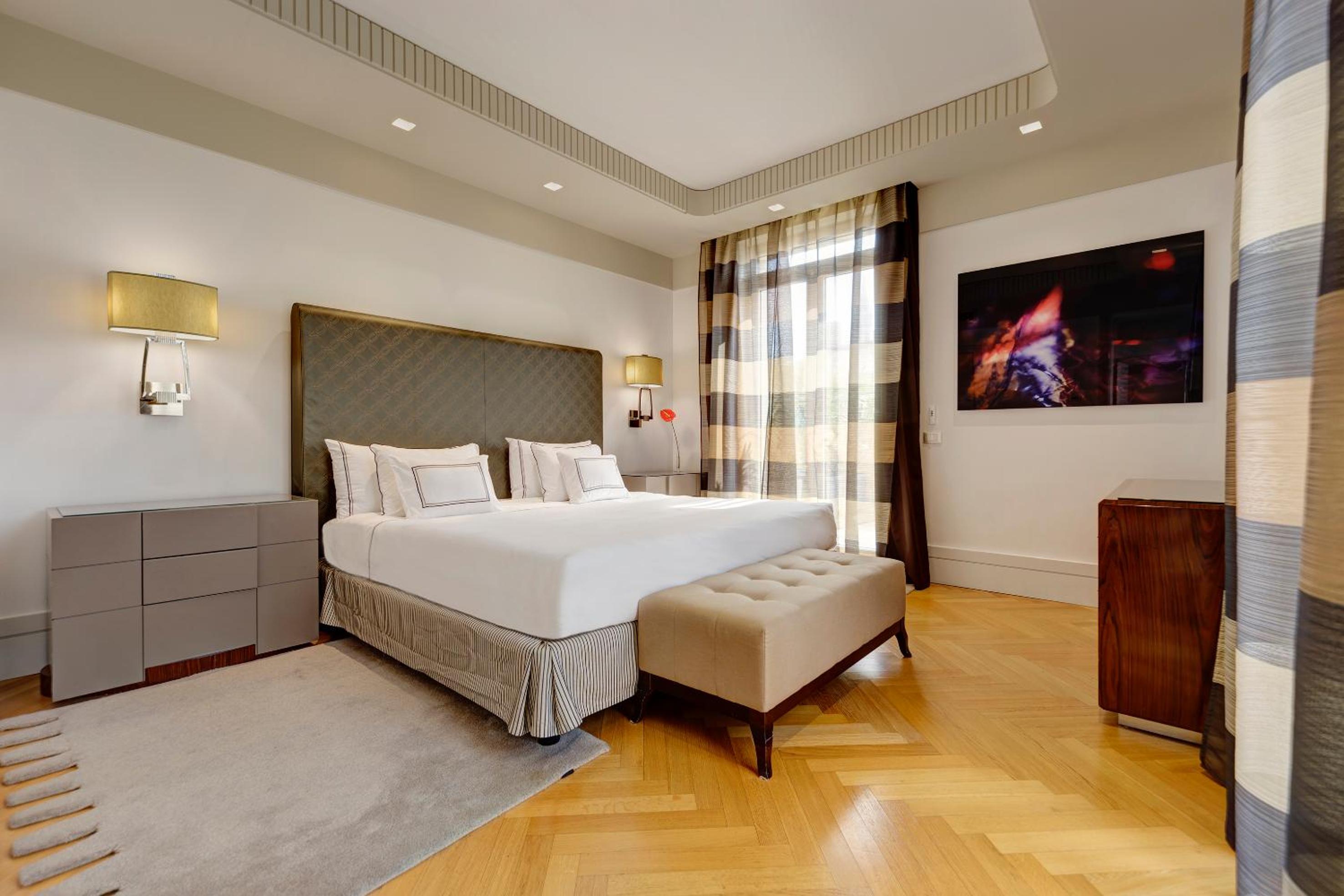 Grand Suite with Terrace and Spa Access - Photo 1