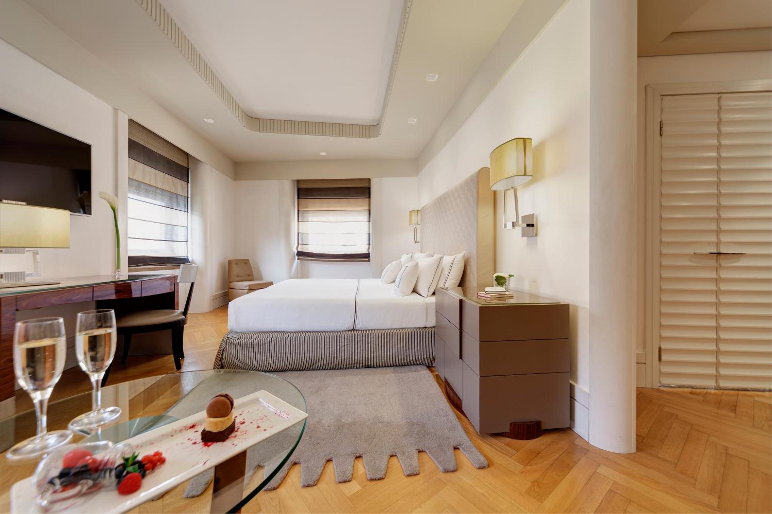 Junior Suite with Spa Access - Photo 1