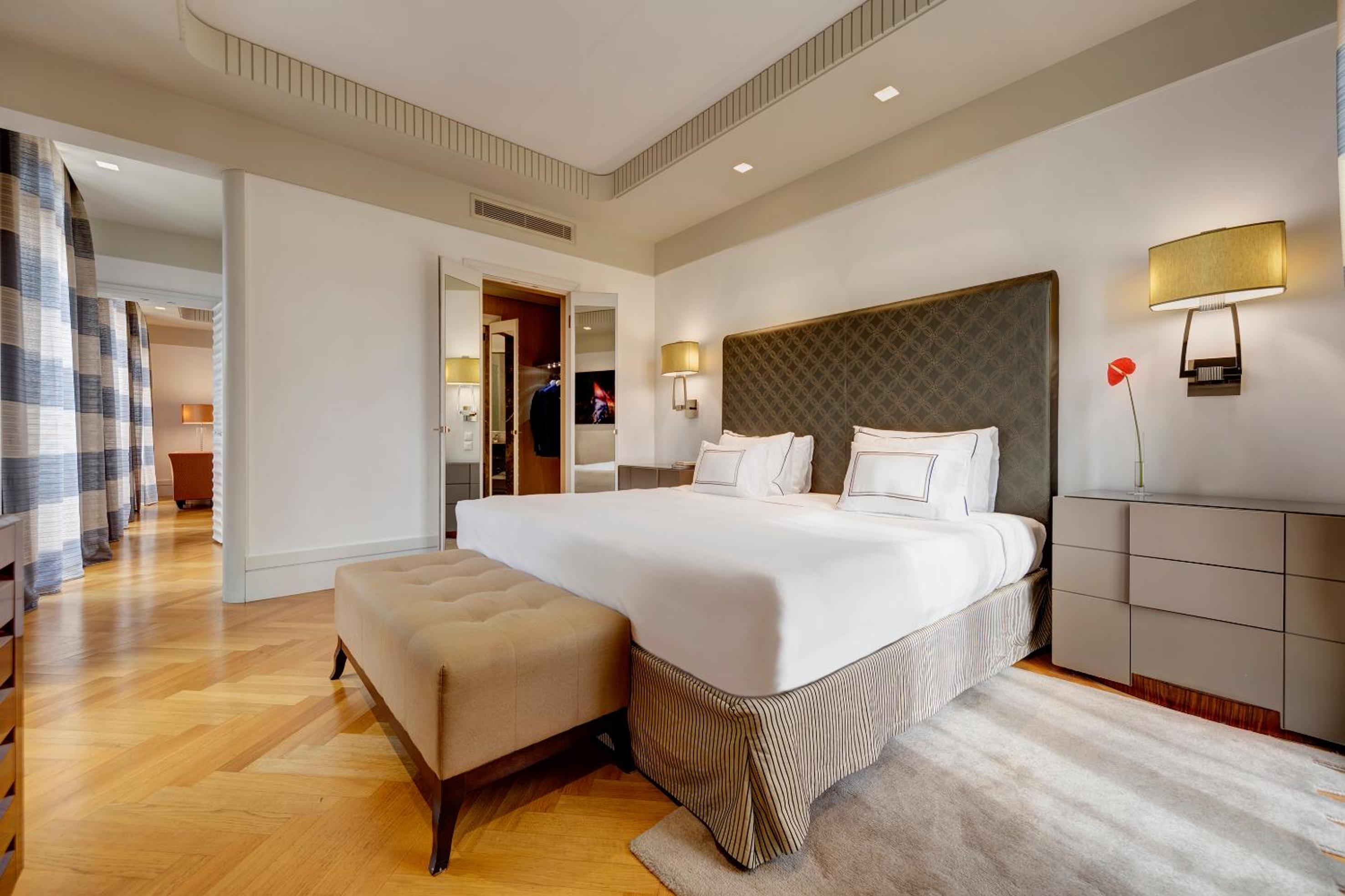 Grand Suite with Terrace and Spa Access - Photo 2