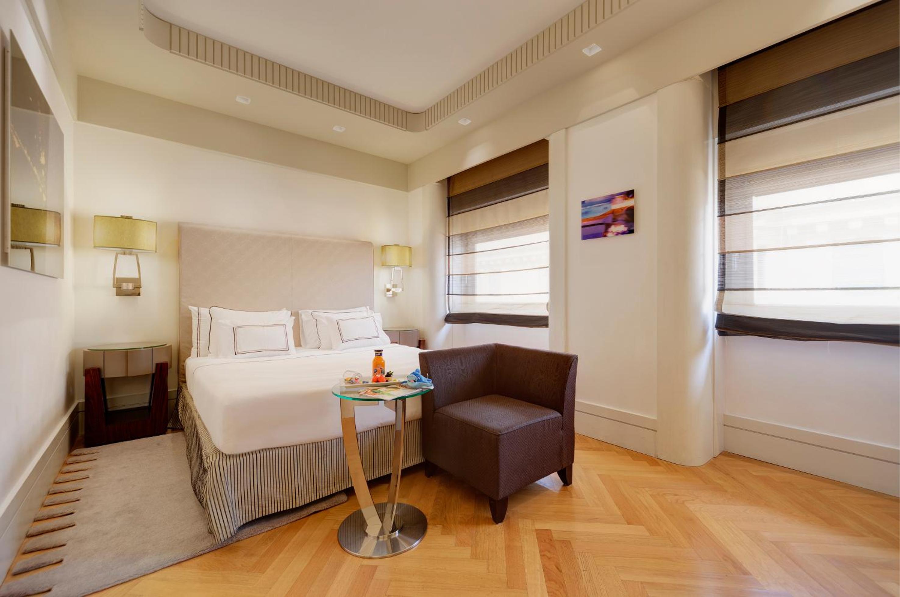Deluxe Room - Photo 2