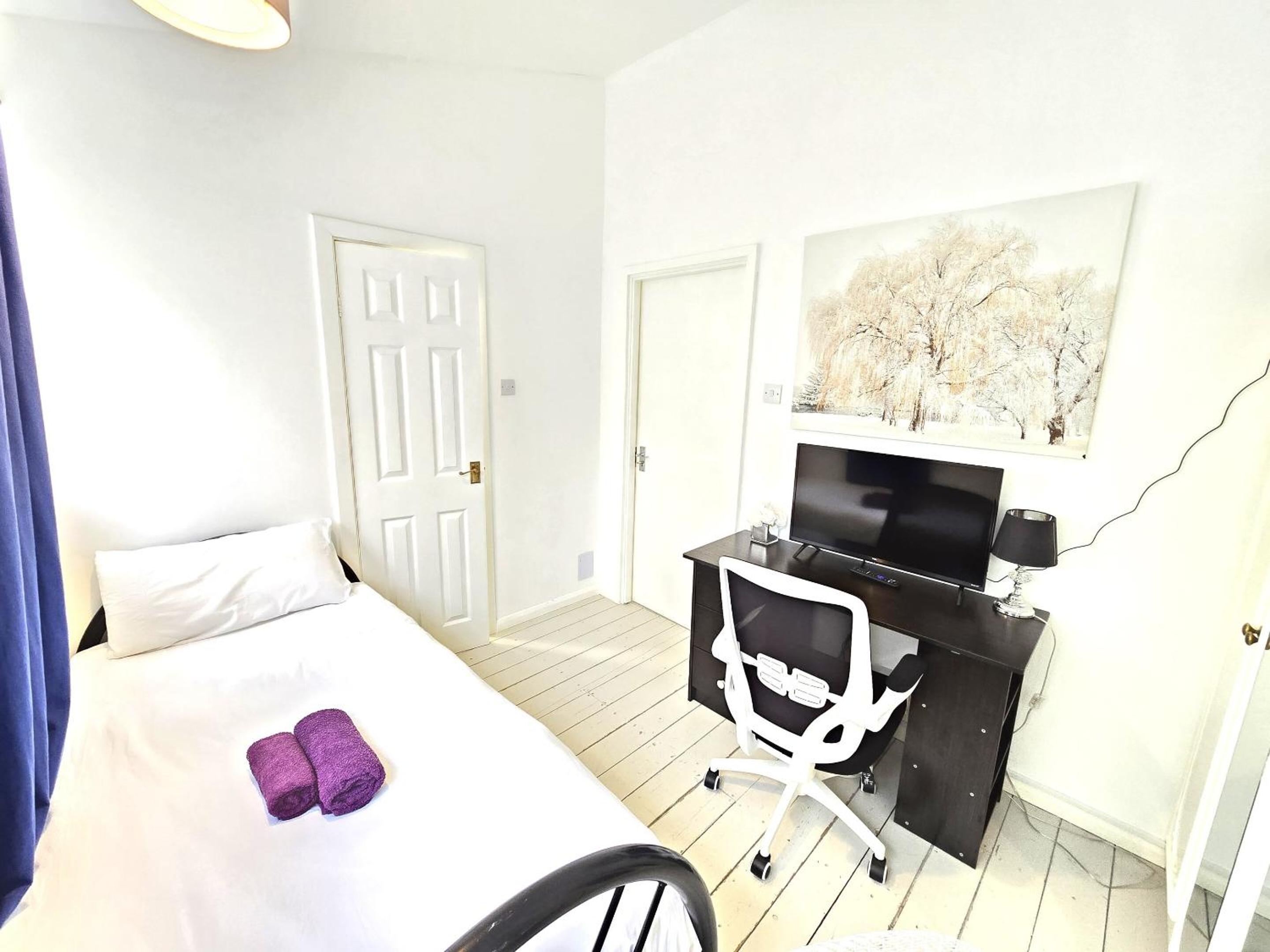 Standard Single Room with Shower photo 2