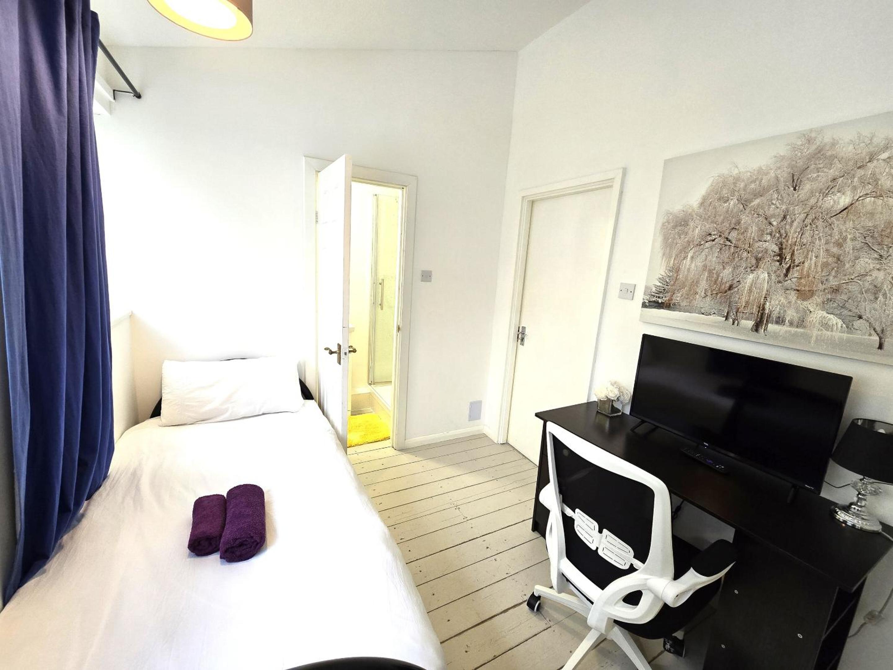 Standard Single Room with Shower photo 1