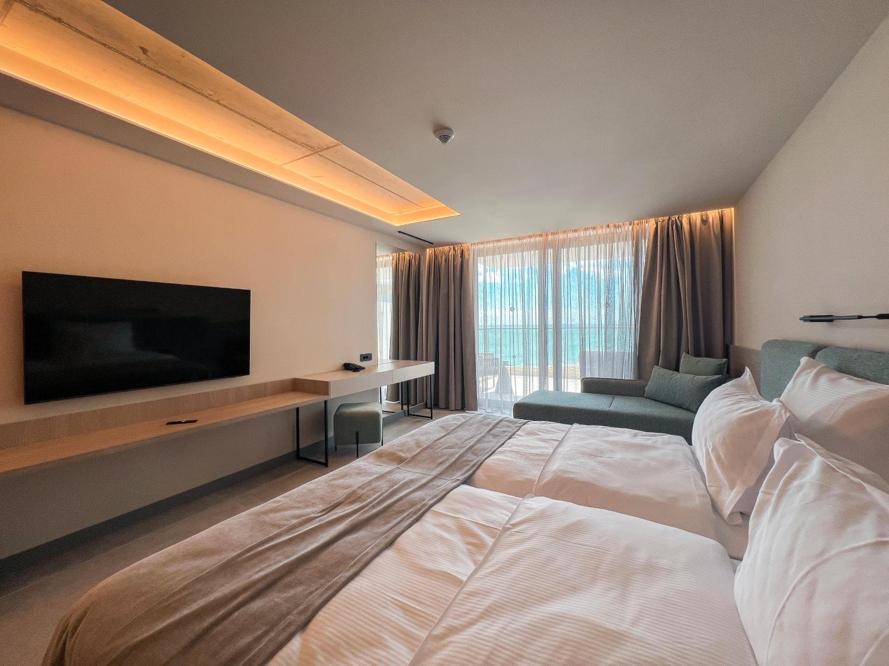 Deluxe Double Sea View Room with unlimited access to Calma SPA Center