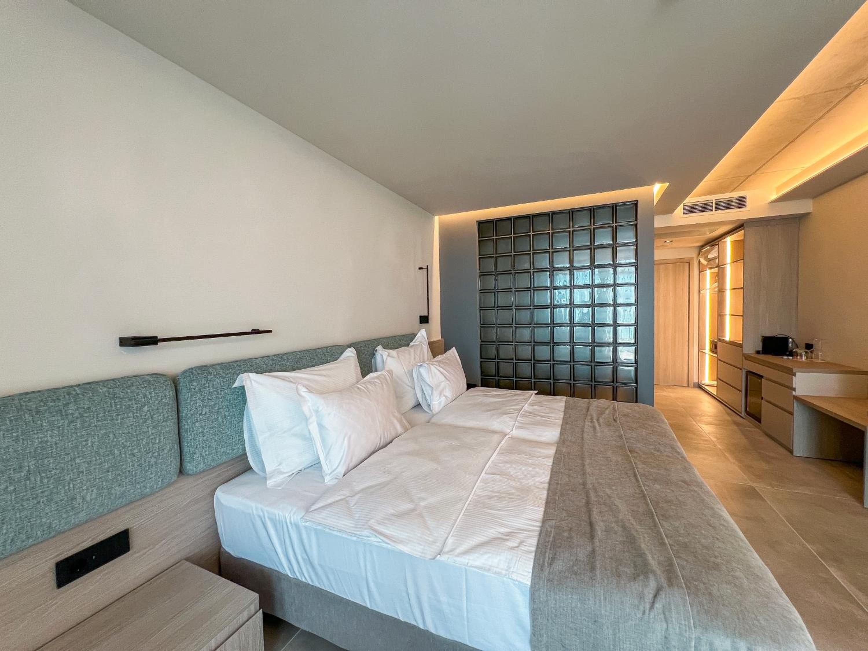 Deluxe Double Room with unlimited access to Calma SPA Center