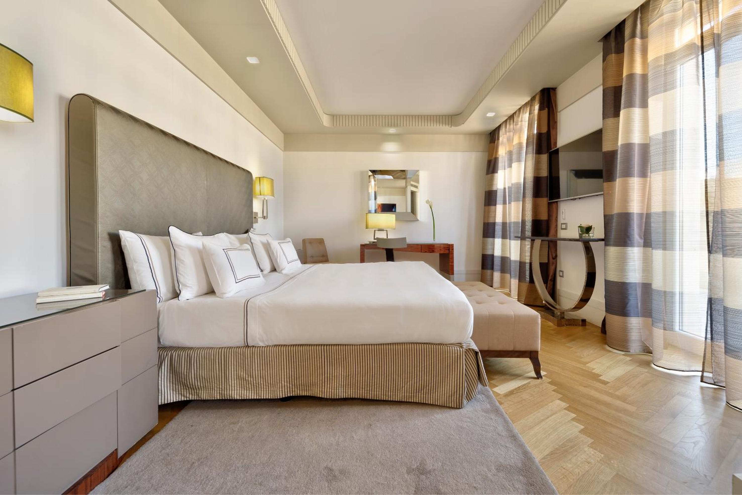 Junior Suite with Terrace and Spa Access - Photo 1
