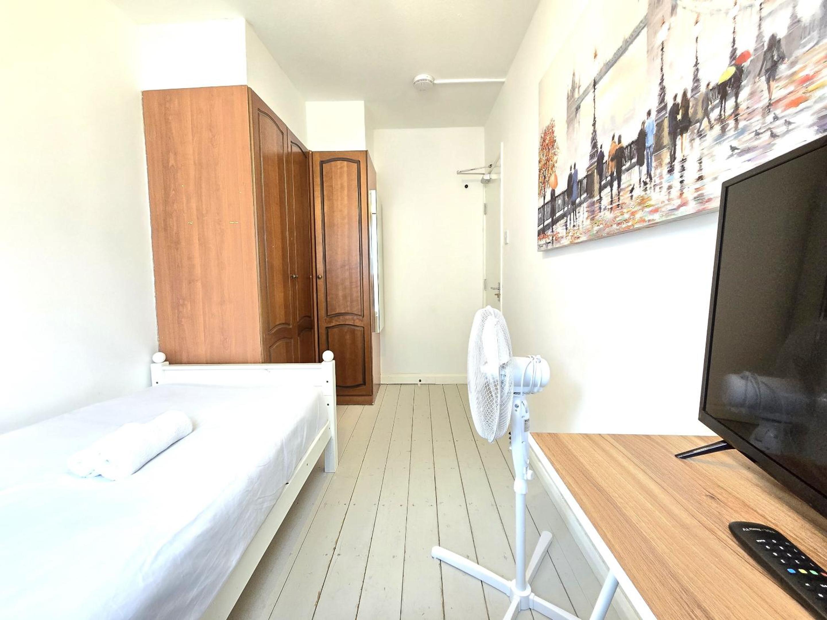 Standard Single Room with Shared Bathroom photo 1