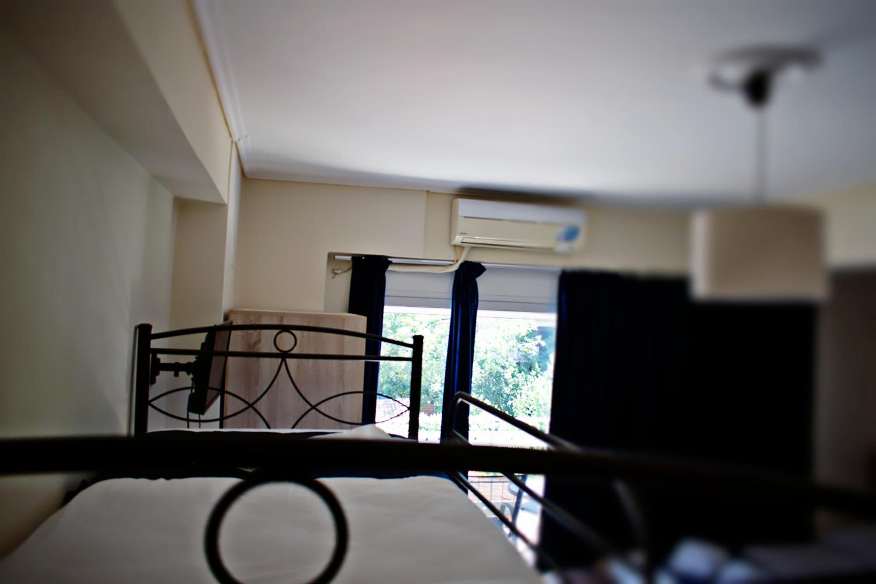 Apartment with Mountain View - Photo 9