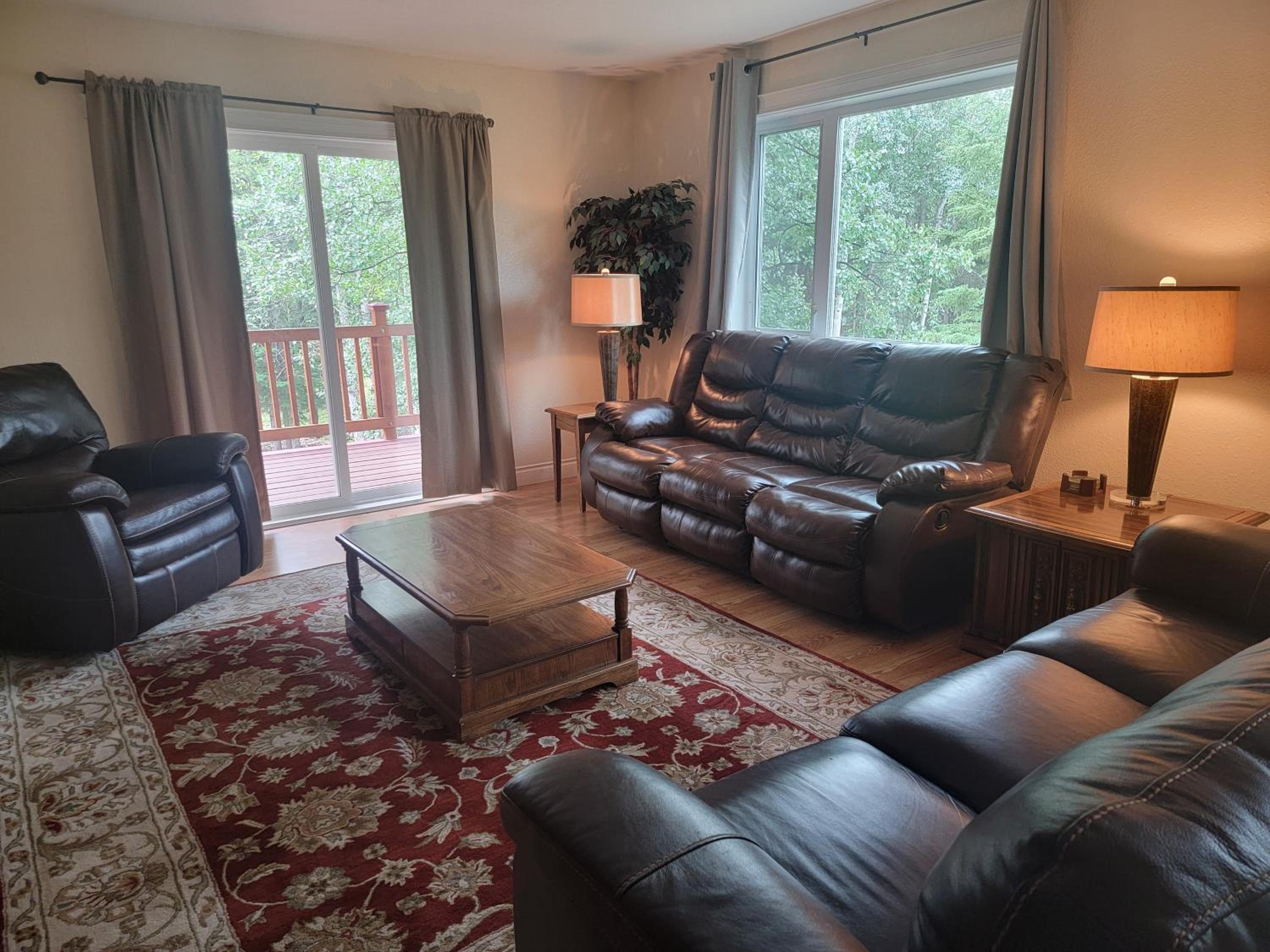 Five-Bedroom House photo 1