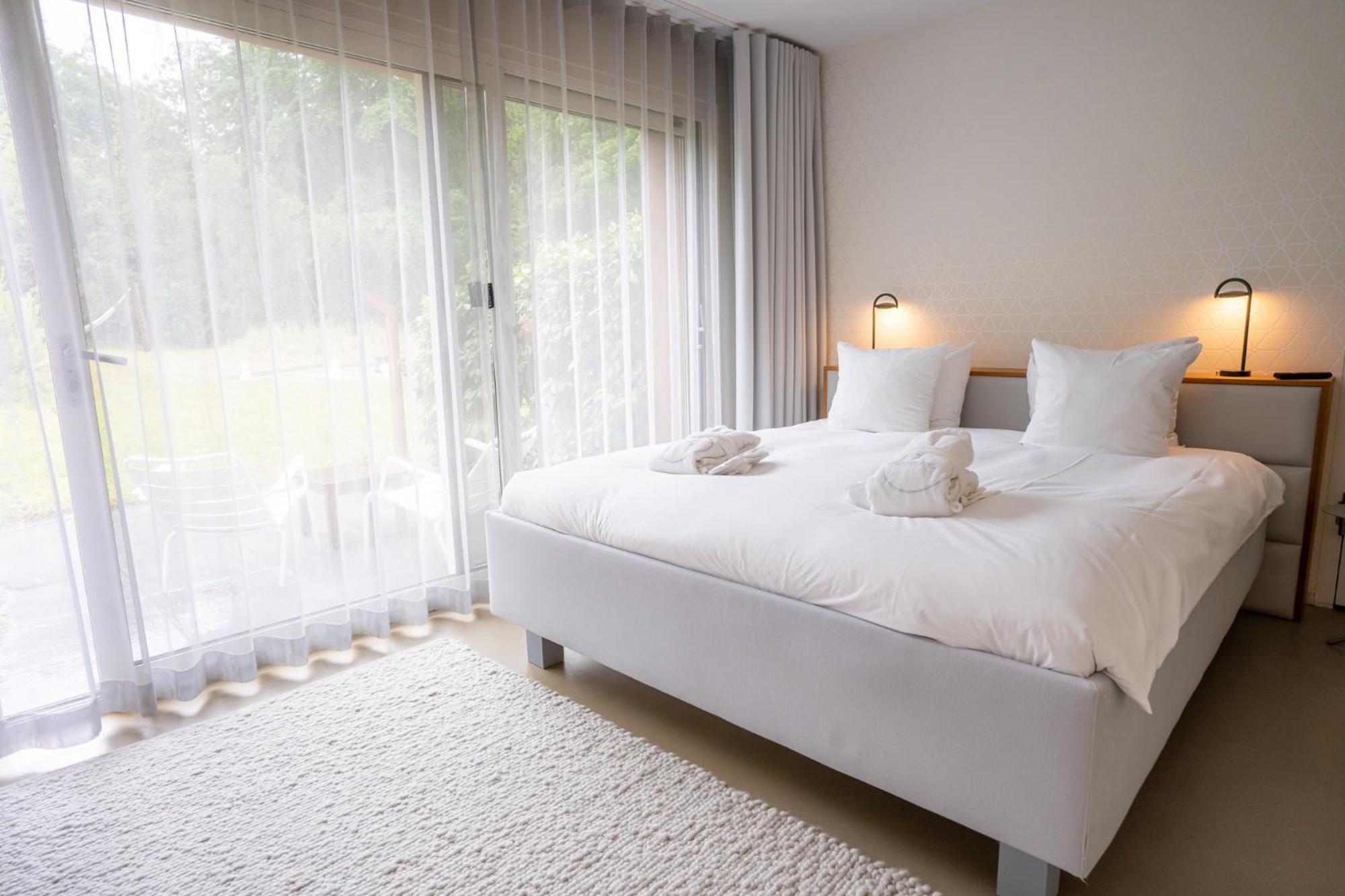 Double Room with Spa Bath - Photo 7