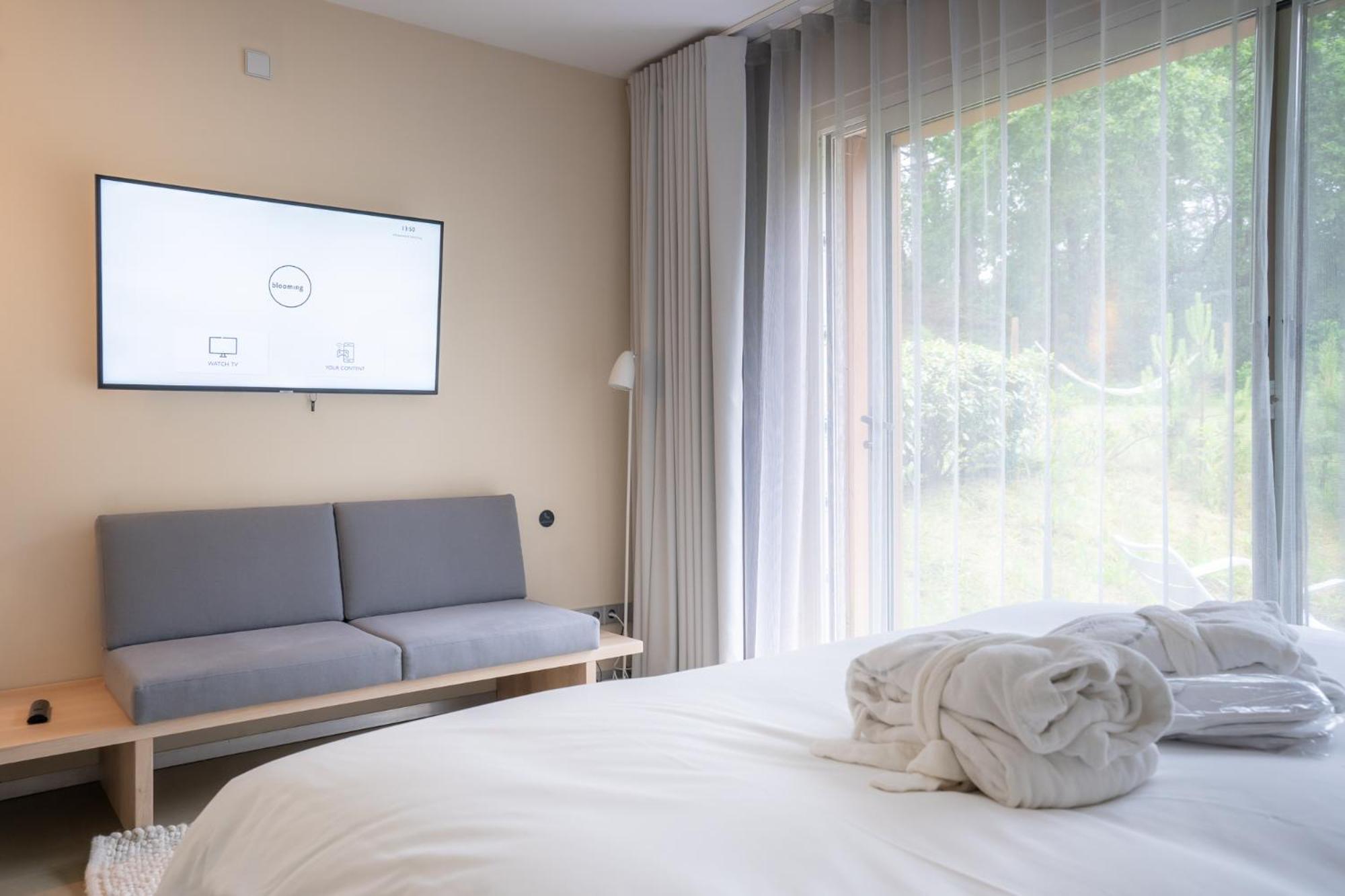 Double Room with Spa Bath - Photo 5