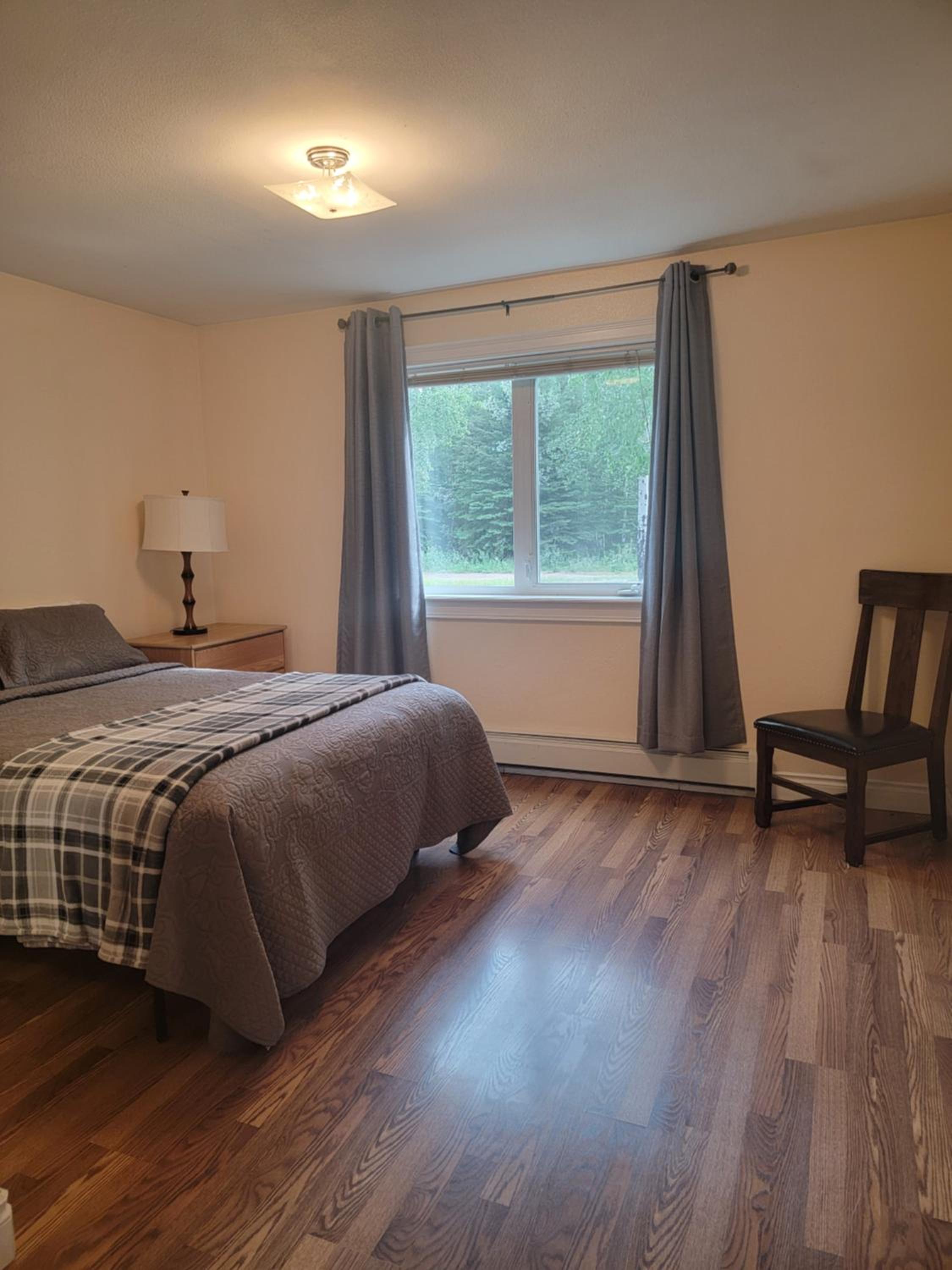 Five-Bedroom House photo 2