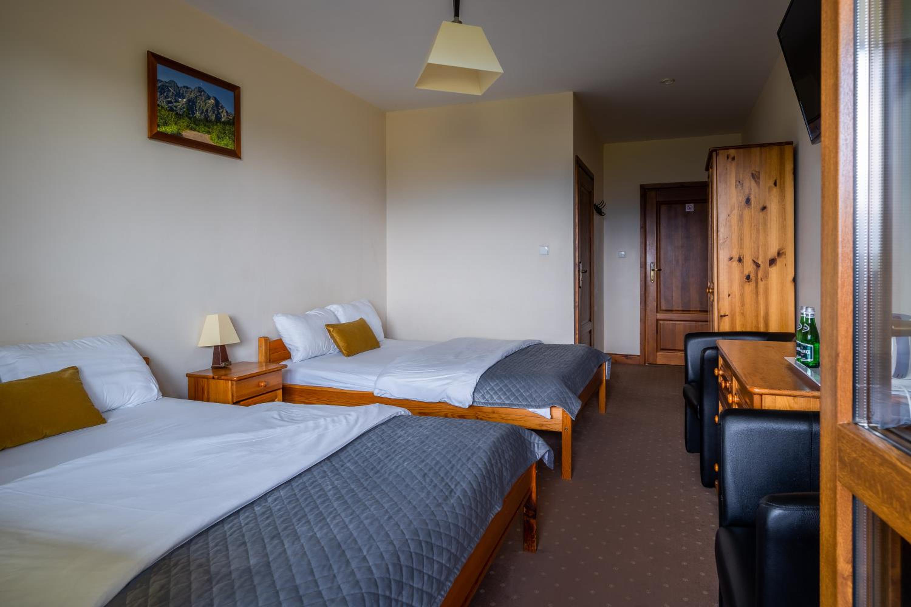 Quadruple Room with Mountain View photo 2