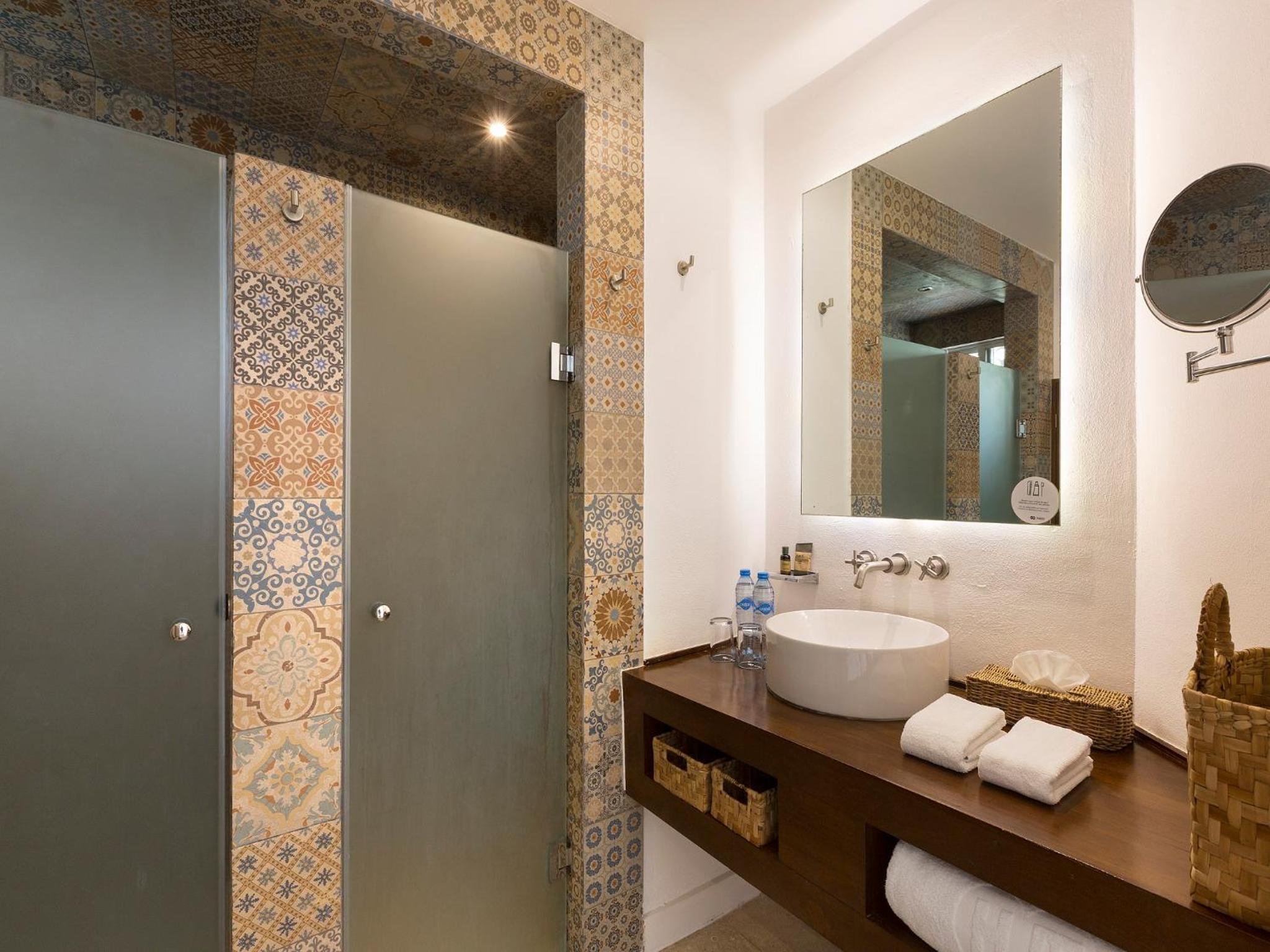 Junior Suite with Terrace and city view (2 Adults + 2 Children) thumbnail 5