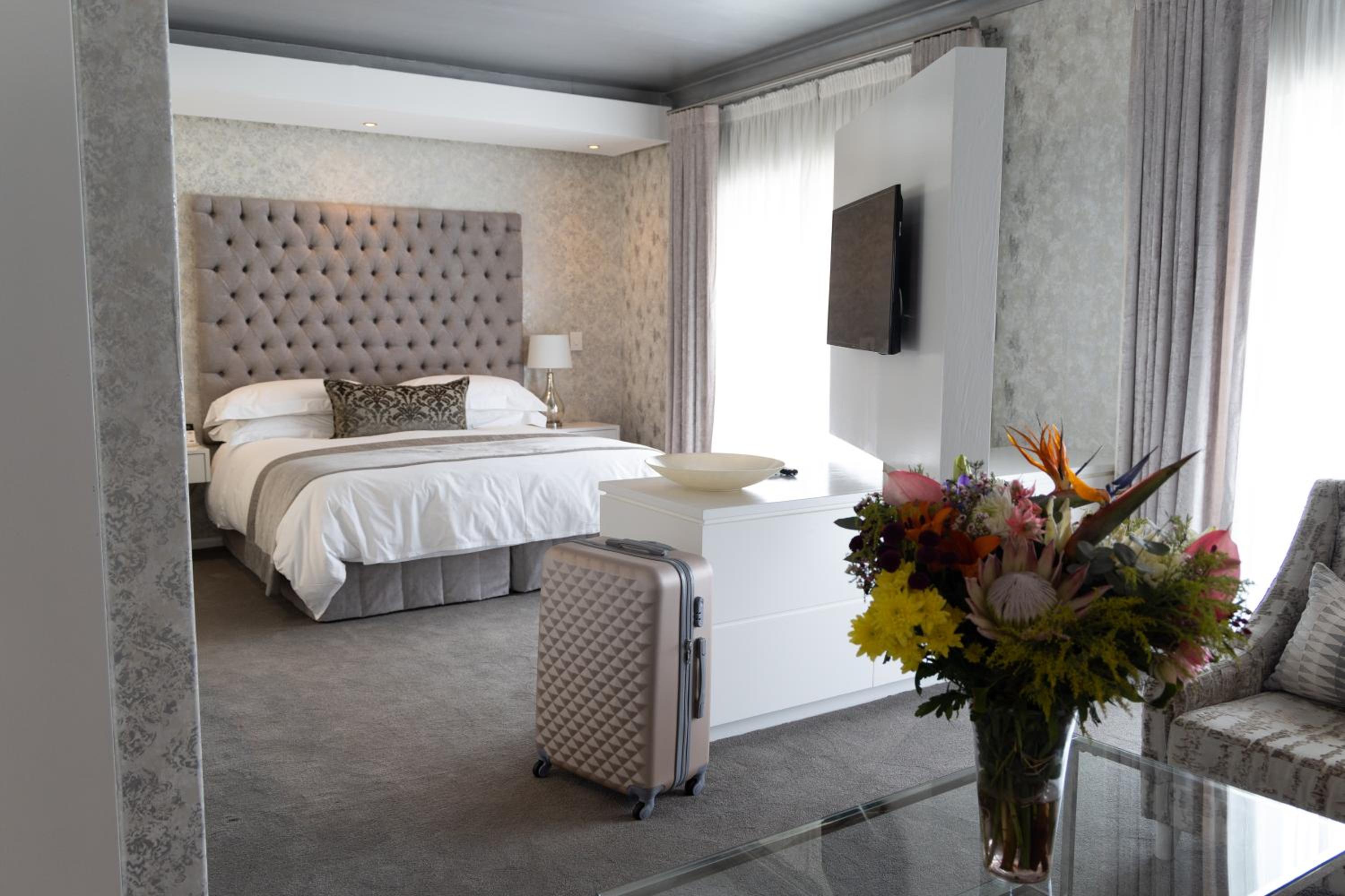 Suite with Table Mountain View - Photo 6