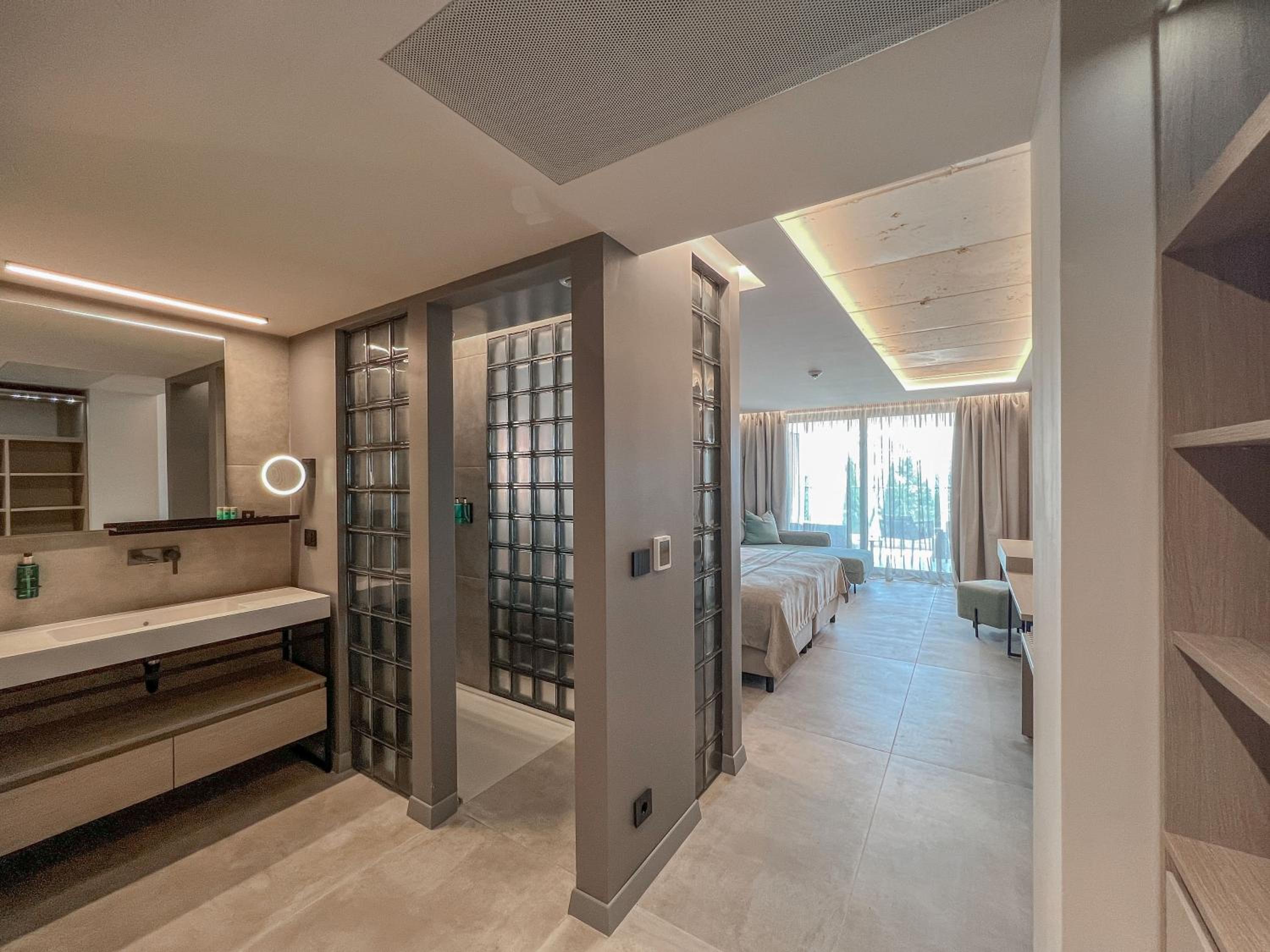 Deluxe Double Room with unlimited access to Calma SPA Center photo 3