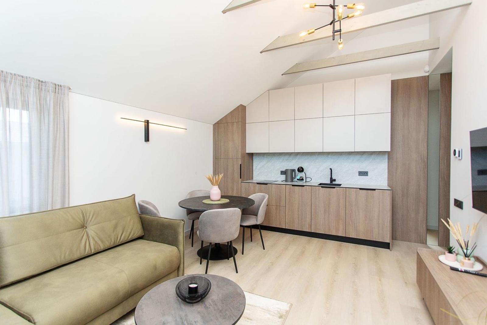 Apartment with Balcony photo 2