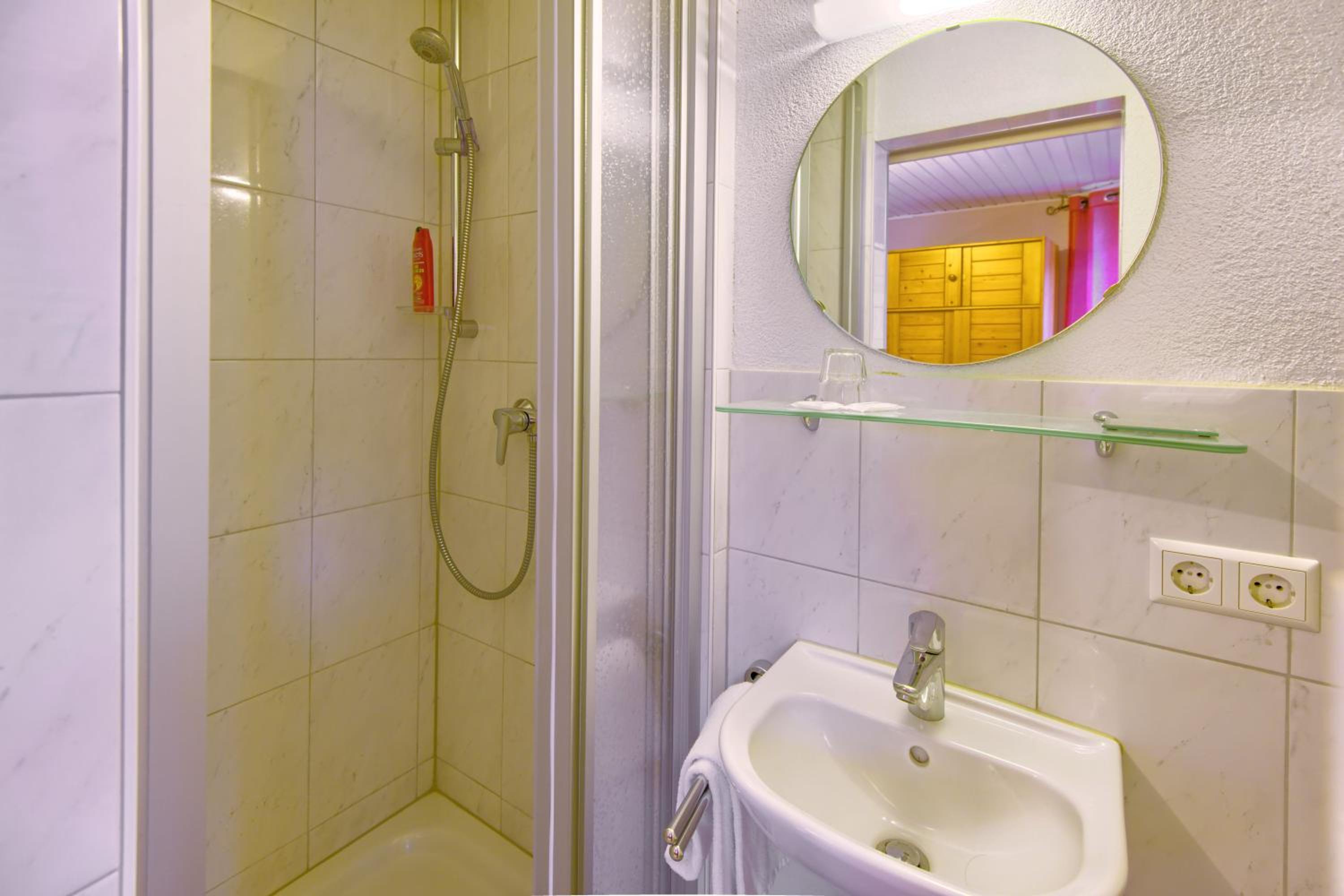 Budget Double Room photo 2