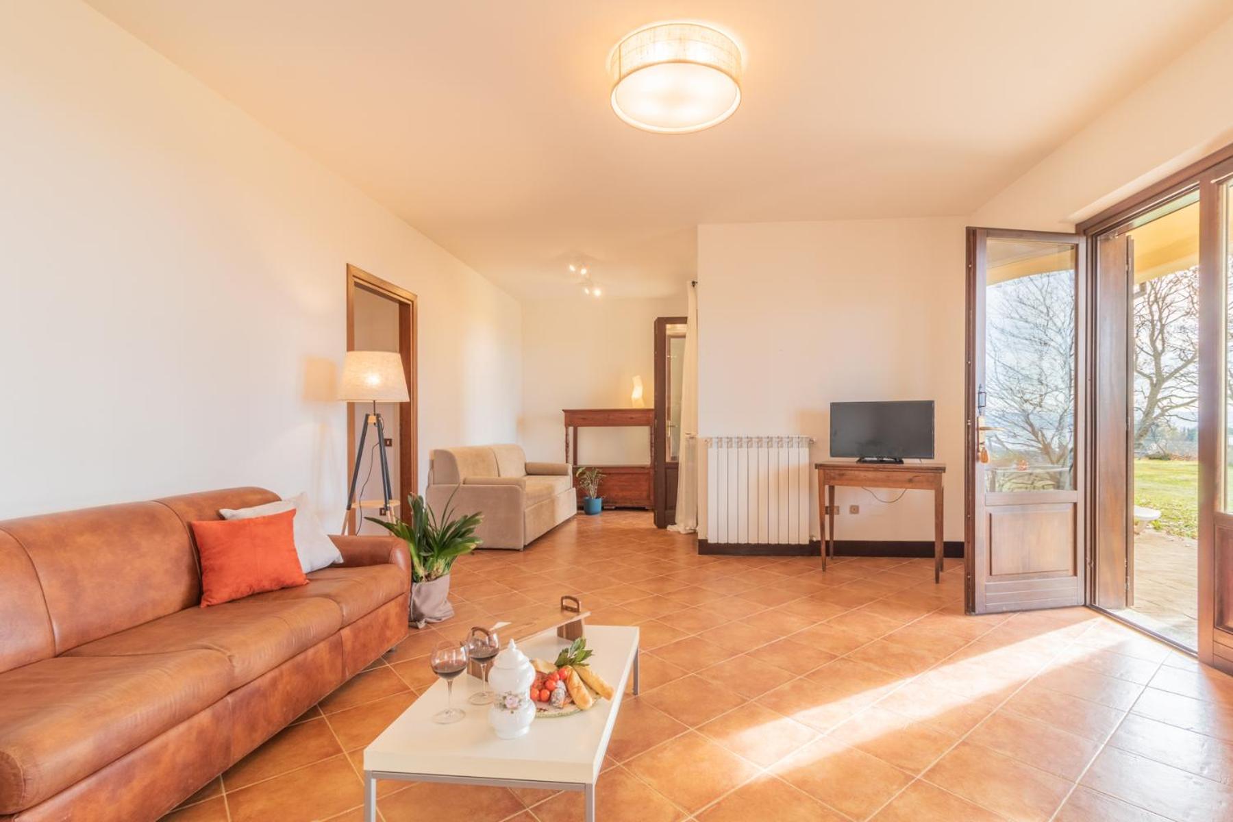 One-Bedroom Apartment with Lake View