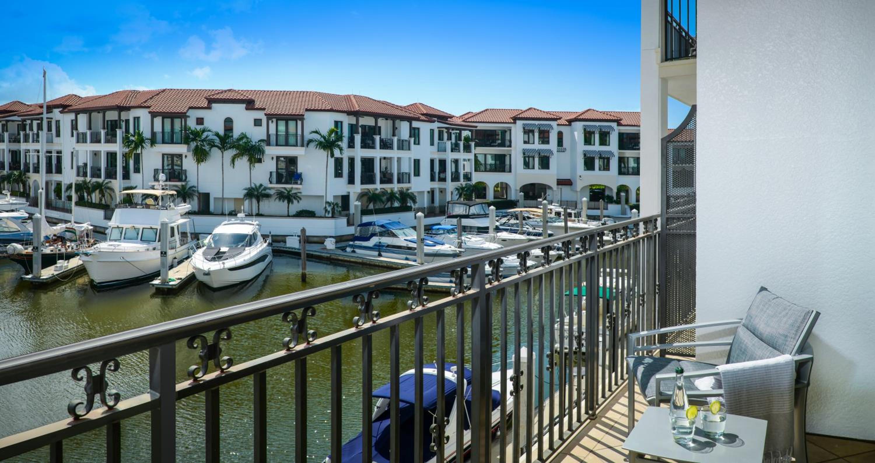 Superior King Room with Marina View - Photo 3