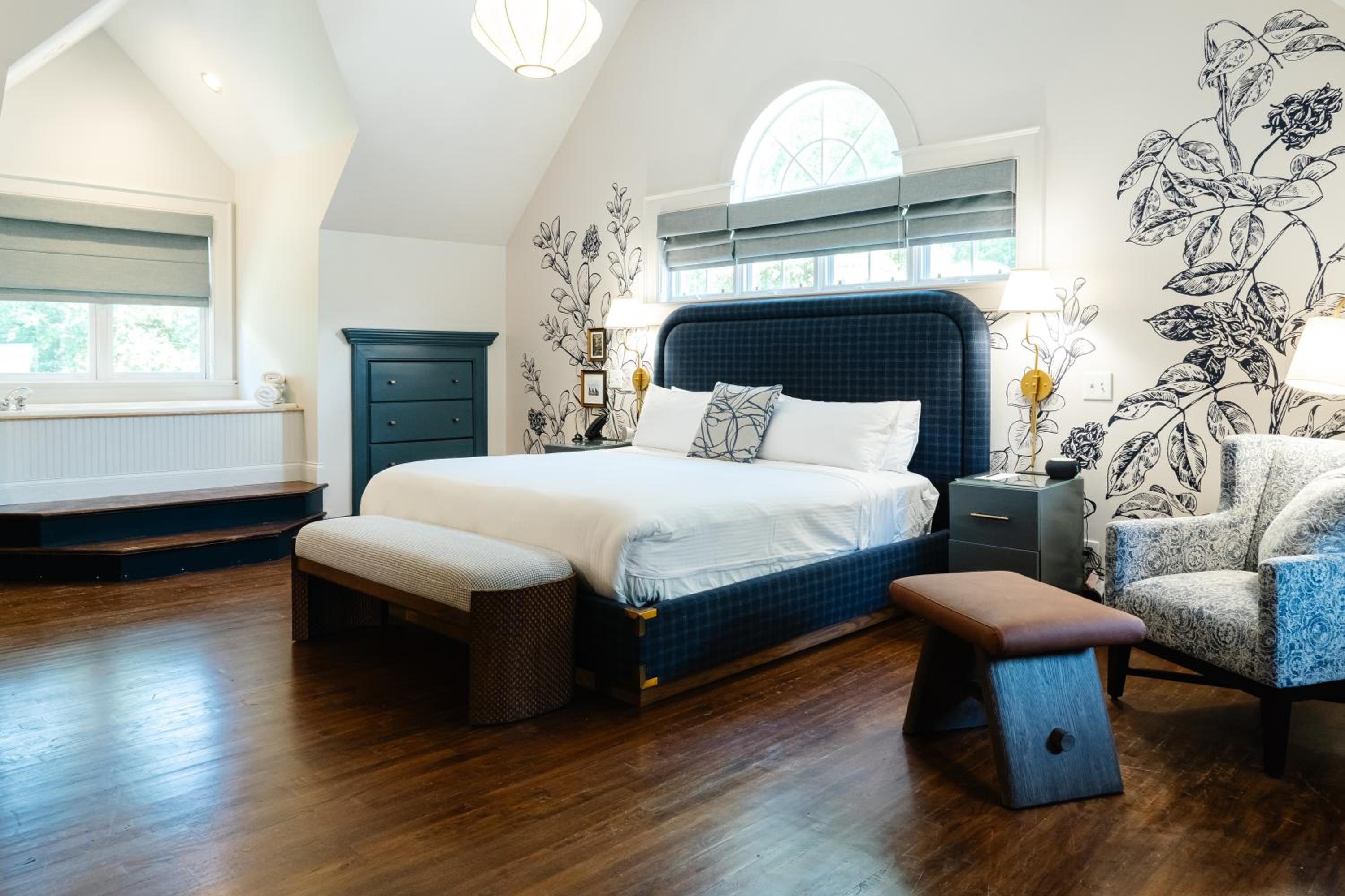 Main Inn - King Suite - Photo 9