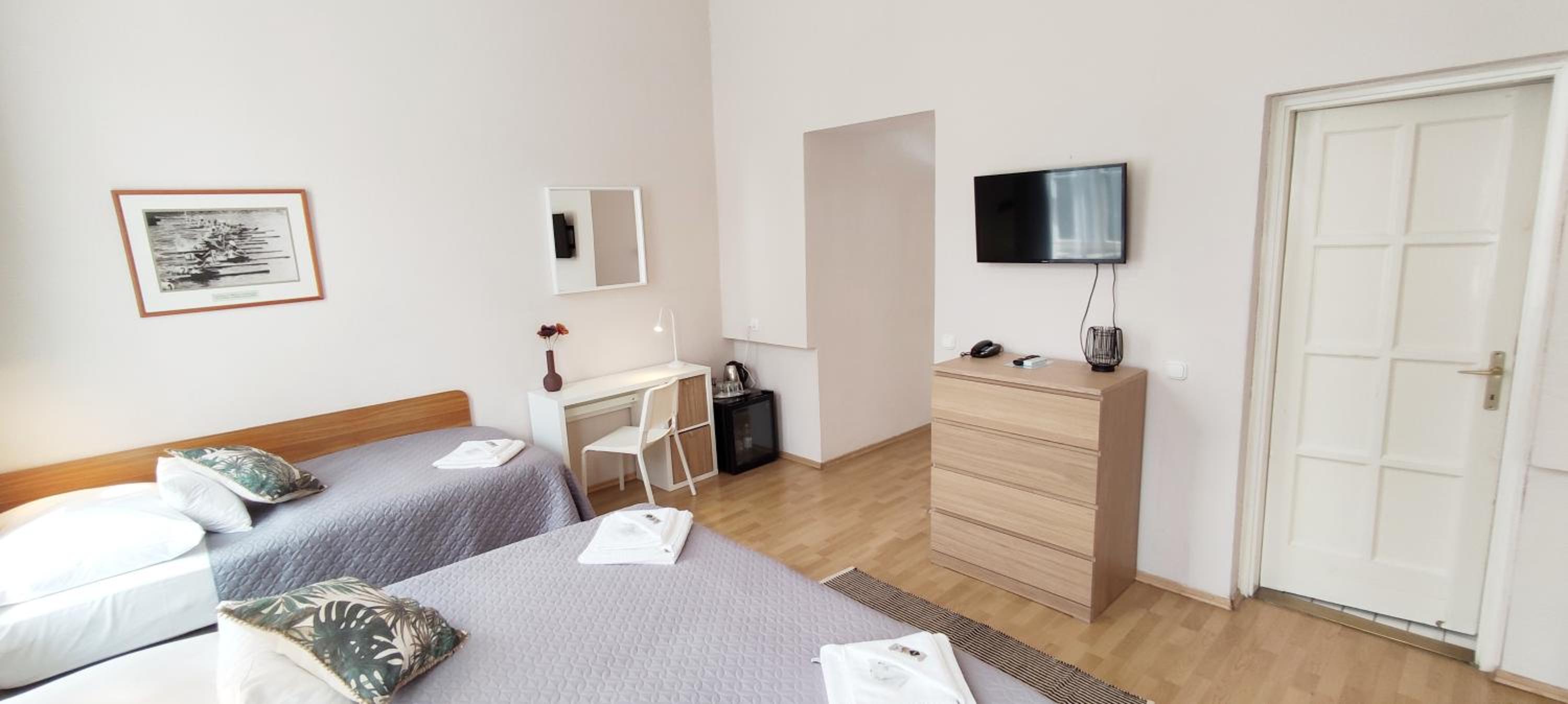 Quadruple Room - Photo 5