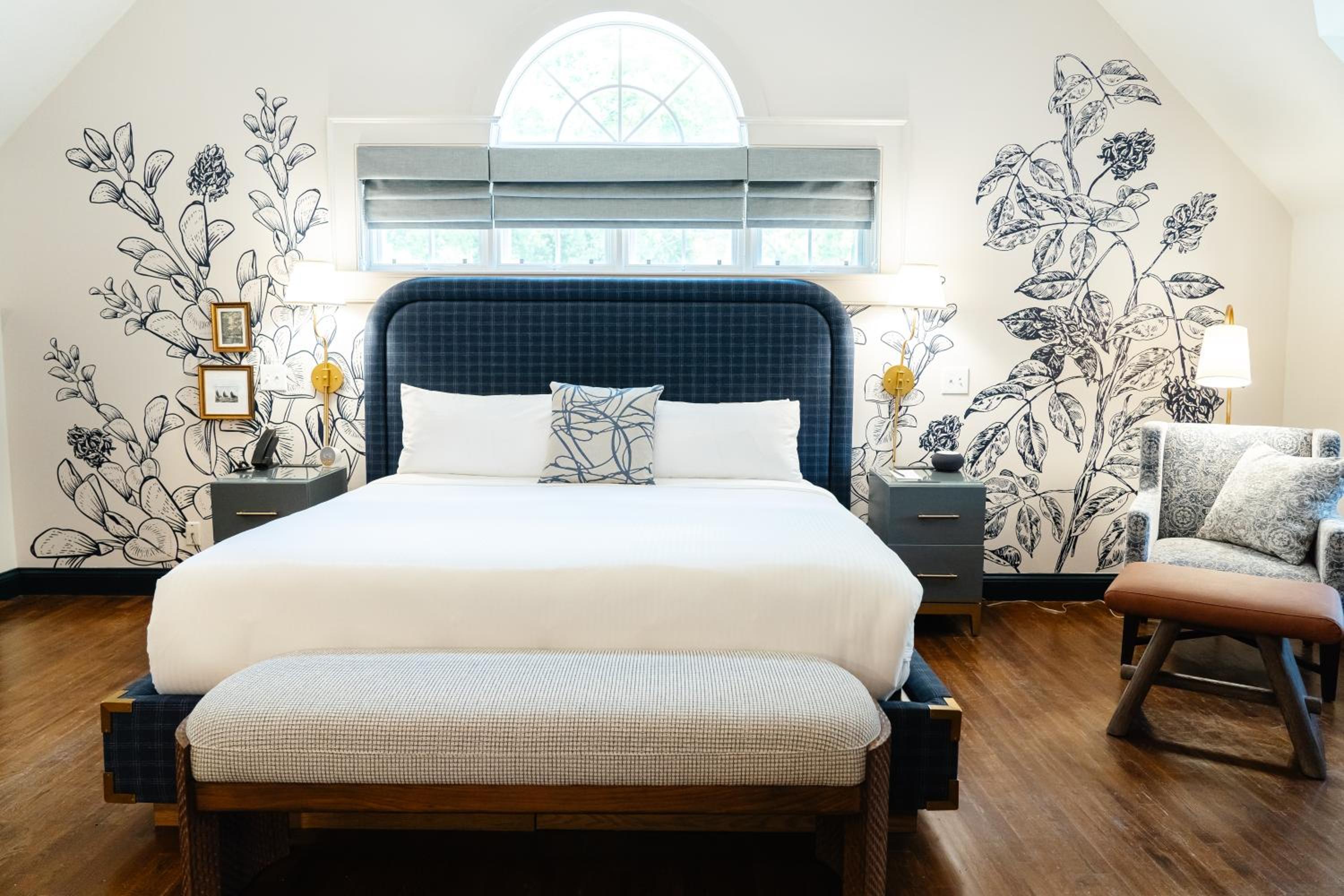Main Inn - King Suite - Photo 1