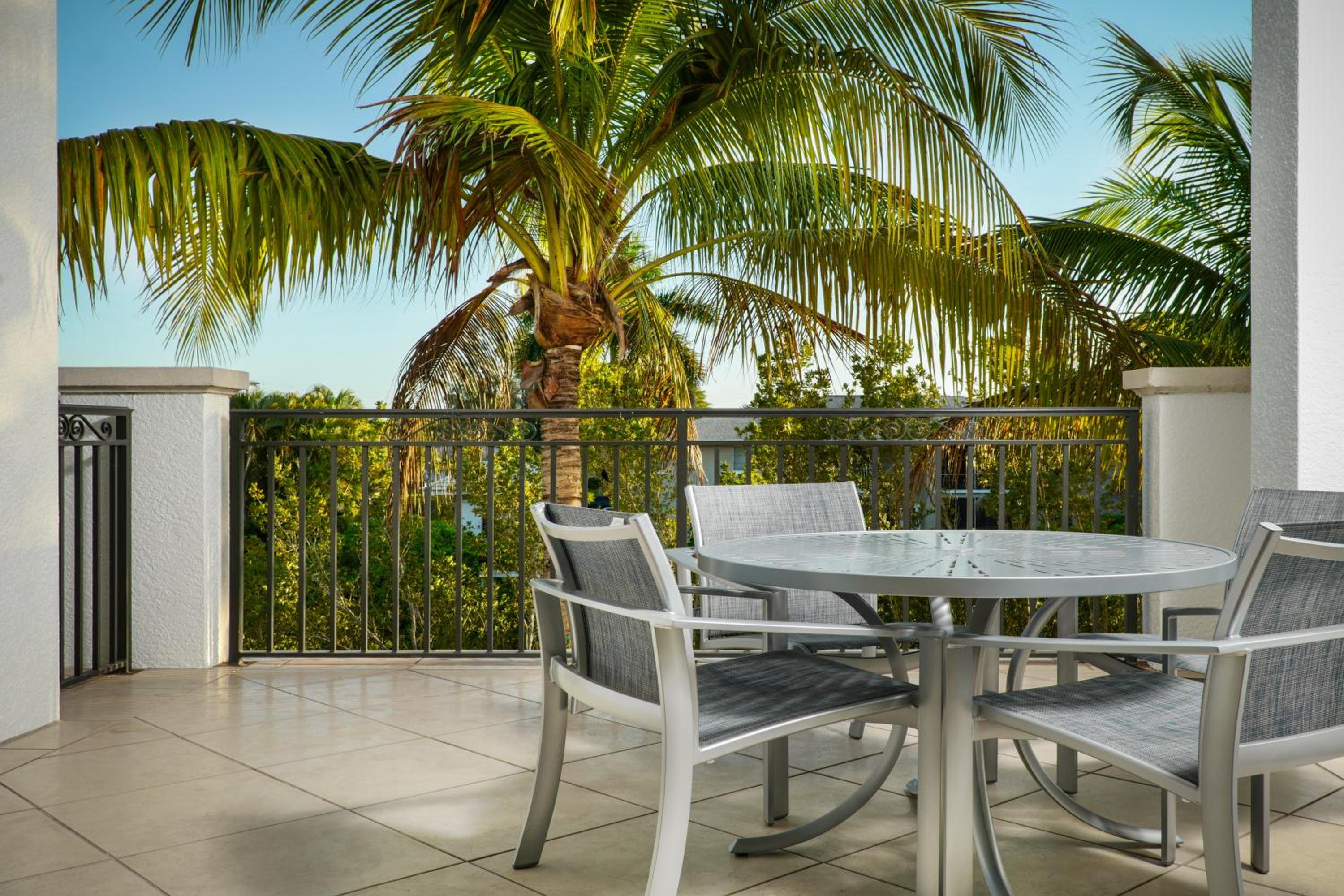 Two Bedroom Suite Waterway View - Photo 7