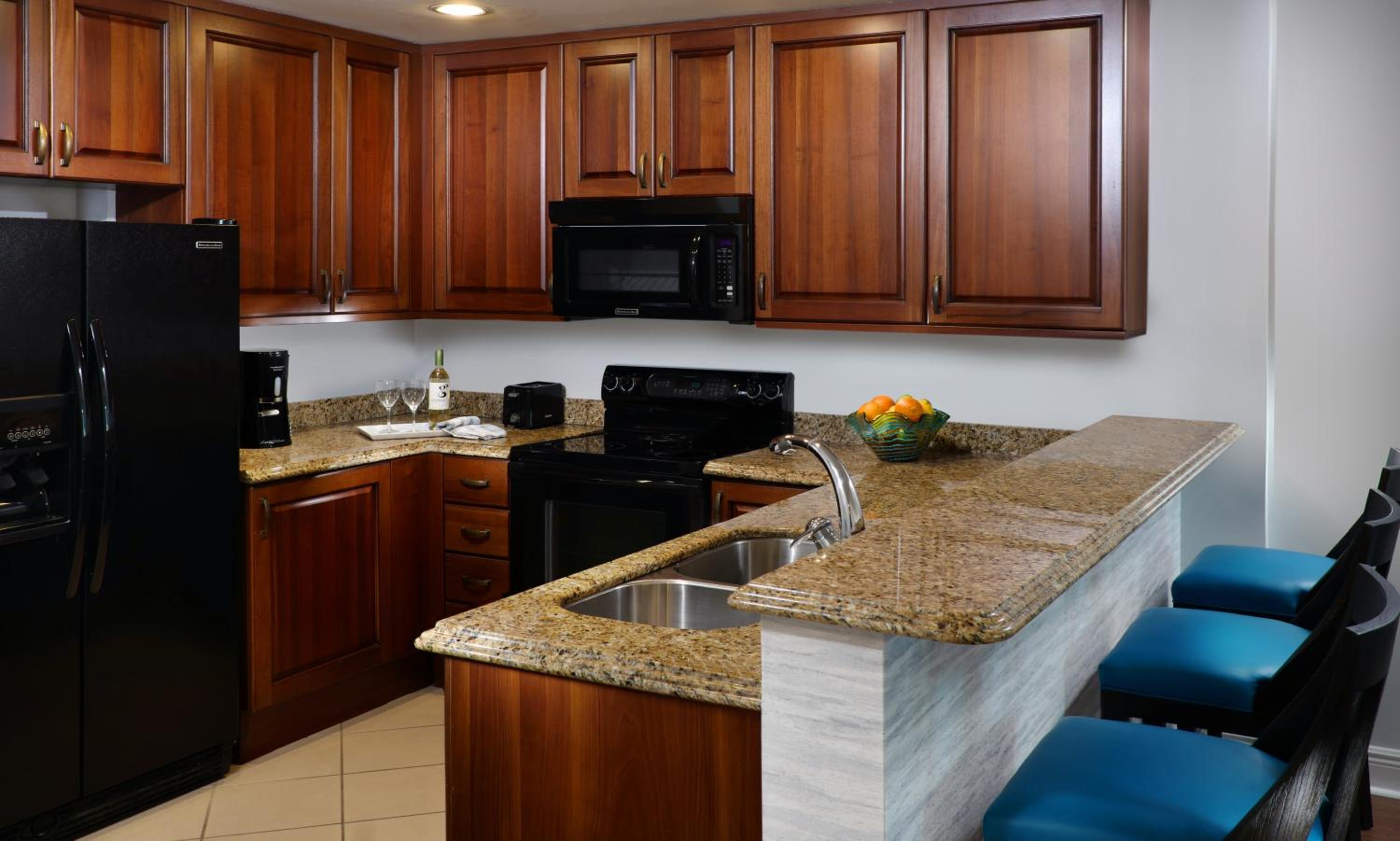 Two Bedroom Suite Waterway View - Photo 2