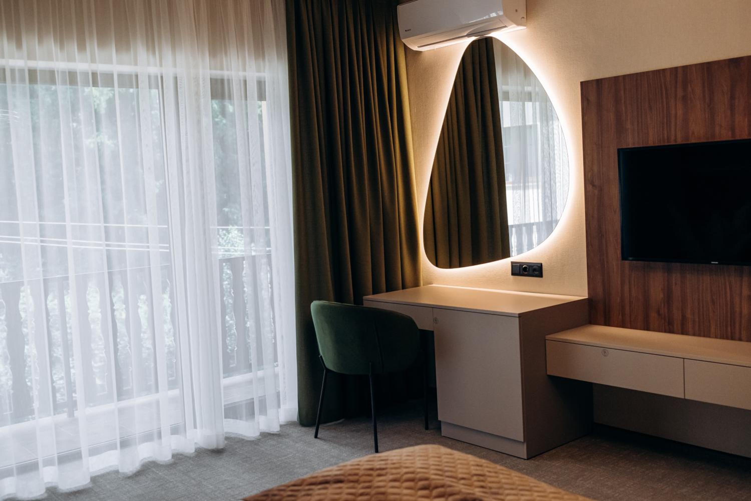 Deluxe King Room photo 2