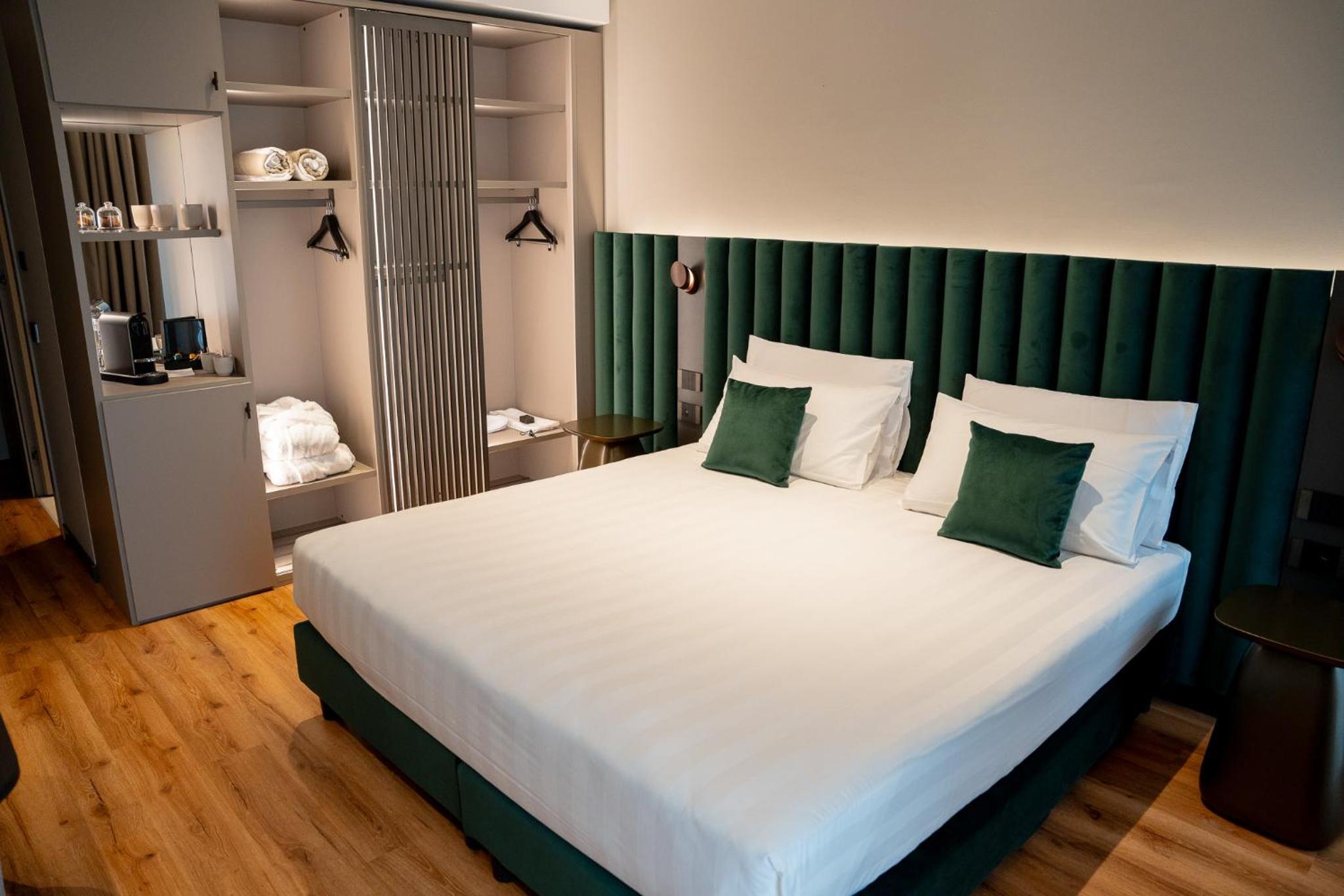 Deluxe Double or Twin Room with Garden View photo 3